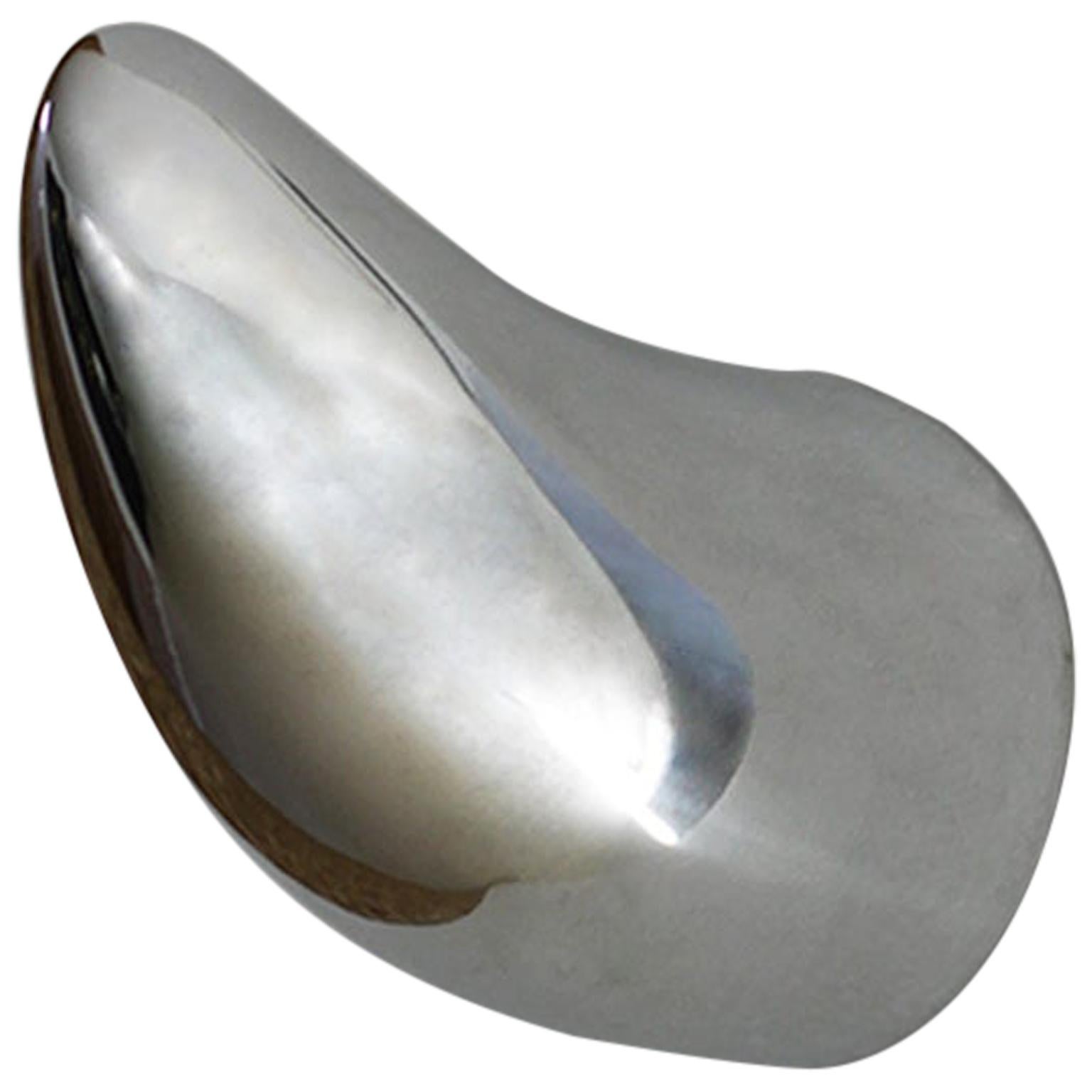 "Rino "Contemporary Silver Kleiderbügel aus Aluminiumguss von Estudio Orth im Angebot