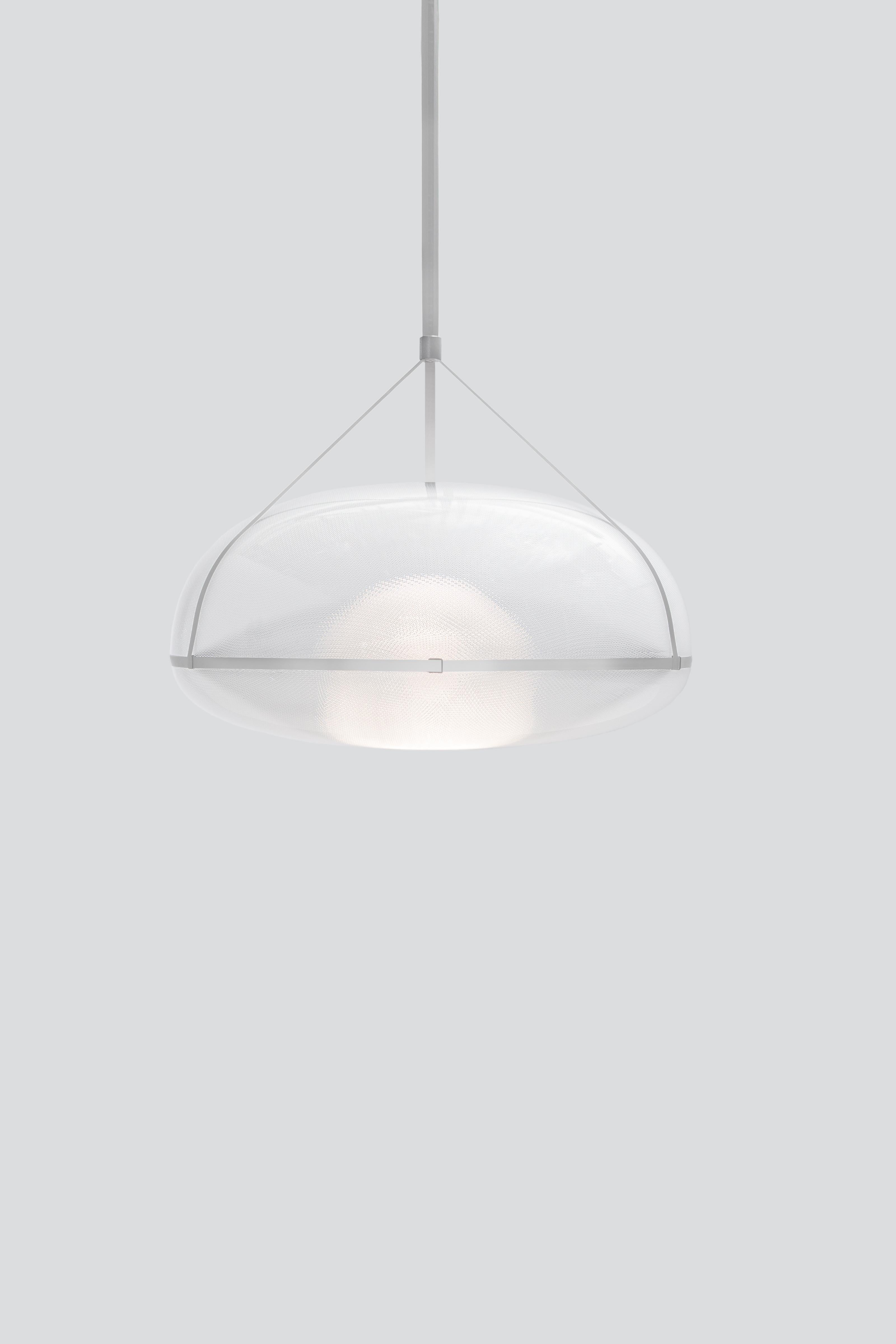 Lampada a sospensione contemporanea 'Iris

Elettrico : 
Tensione: 120 V - 277 V 
Lampada: LED integrale da 34 W 35 V DC

Il modello mostrato in foto:
- Diametro: 90 cm Altezza. 45 cm 
- Finitura: Argento
- Altezza del filo: 300 cm (lunghezza di