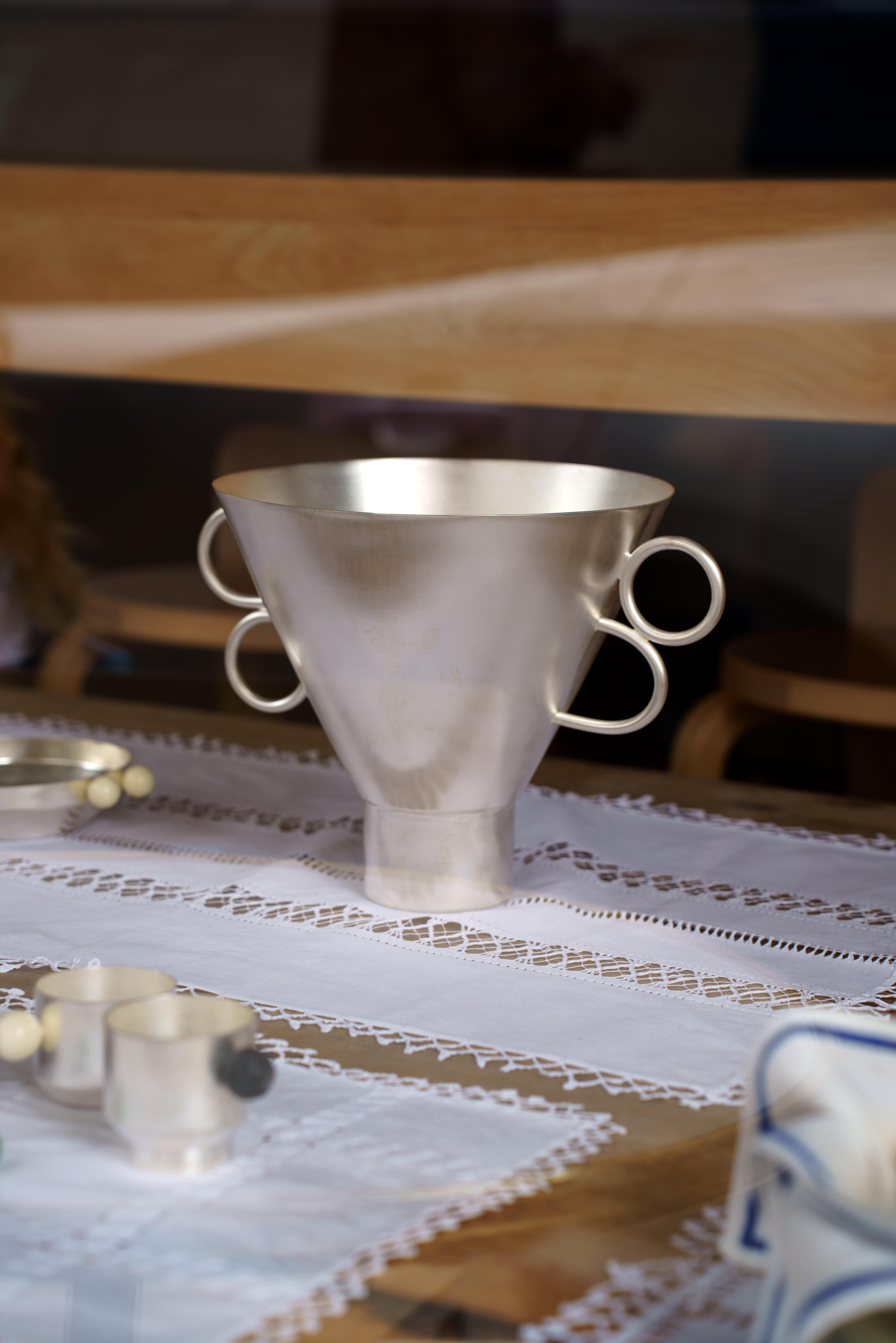 Contemporary Silver Plated Flower Cone shape Vase Handcrafted, Natalia Criado (Italienisch) im Angebot