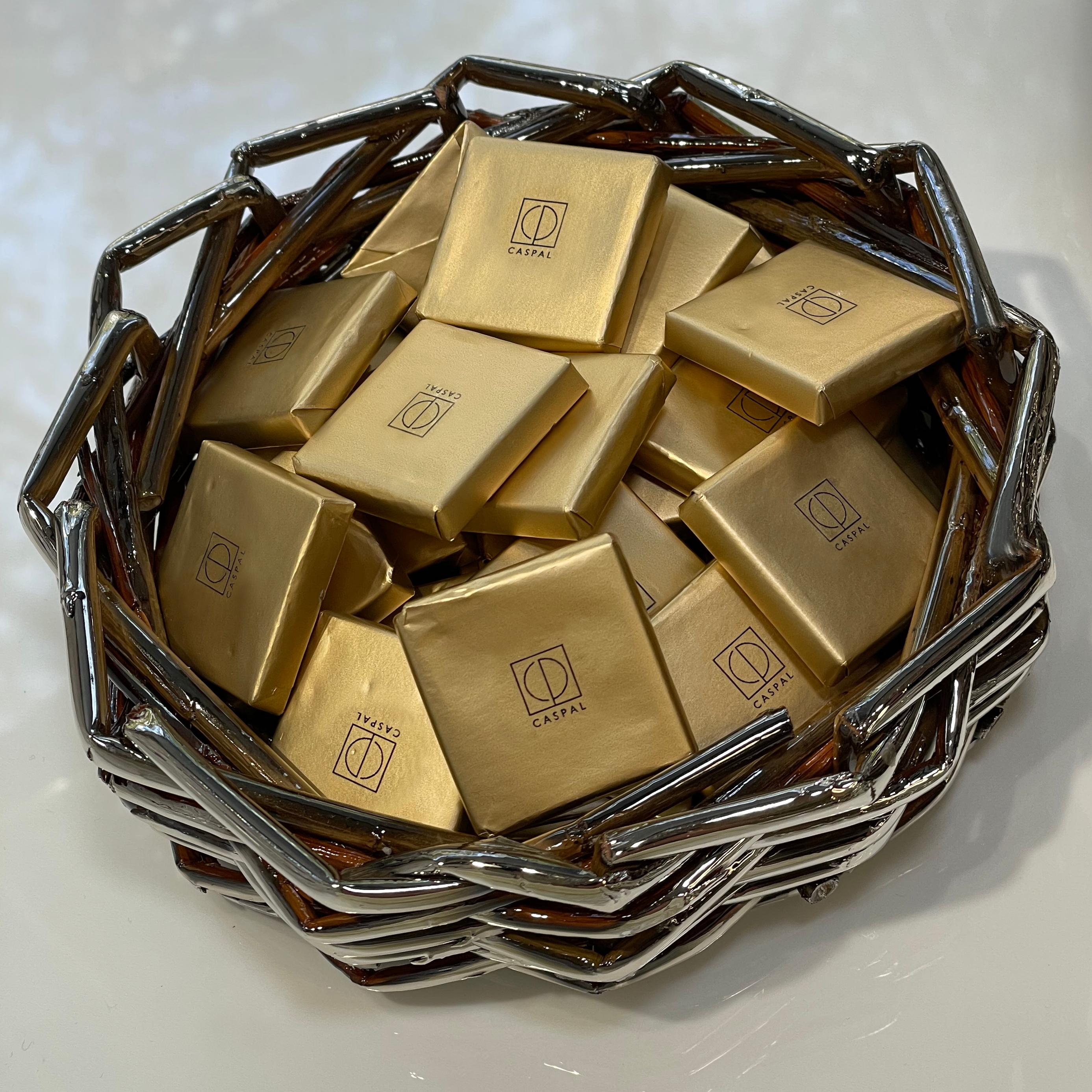 Plaqué argent Panier contemporain en métal argenté, fait à la main, fabriqué en Italie. en vente
