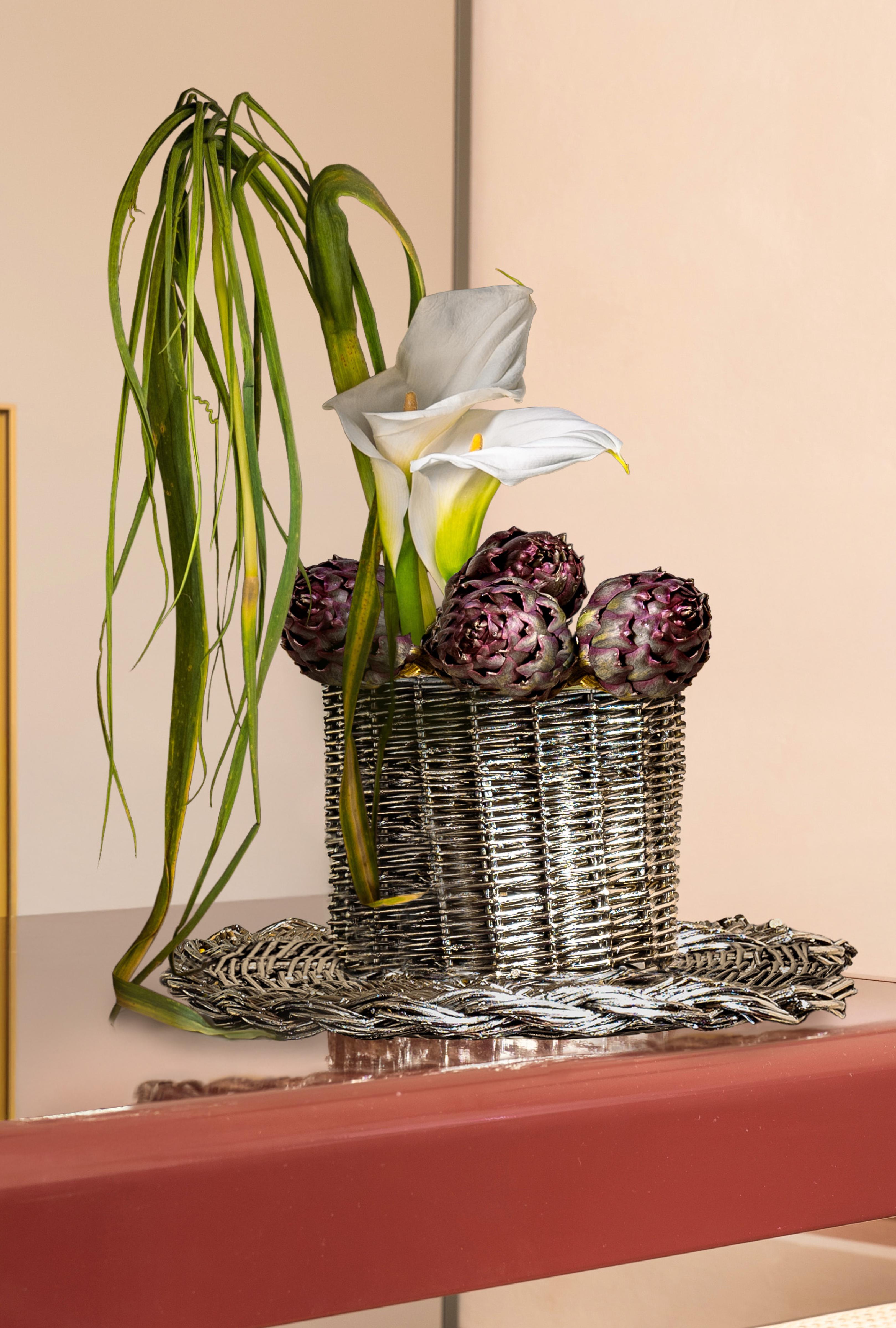 Zeitgenössische versilberte, handgemachte geflochtene Vase von Federica Paoli, Italien (21. Jahrhundert und zeitgenössisch) im Angebot