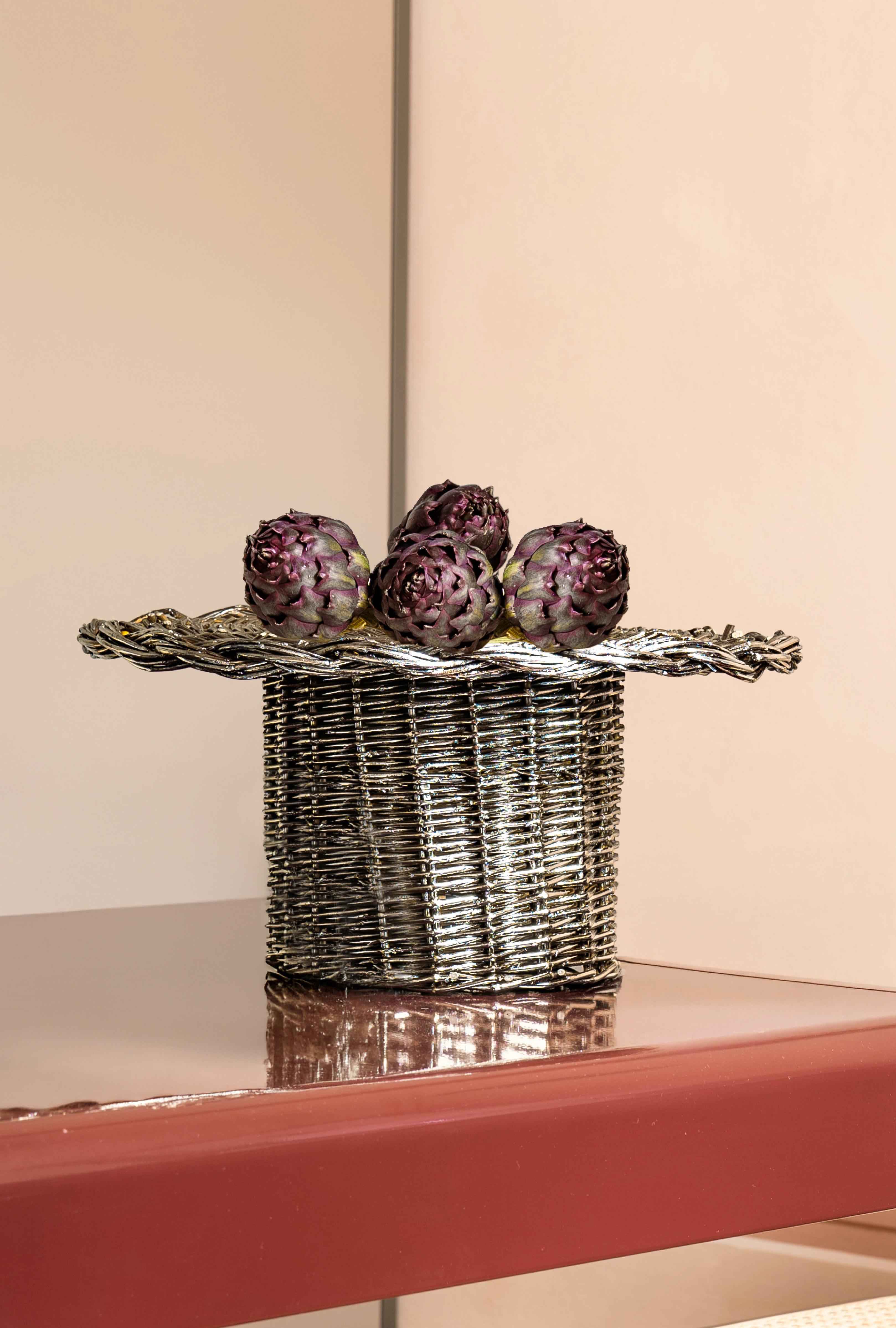 Zeitgenössische versilberte, handgemachte geflochtene Vase von Federica Paoli, Italien (Versilberung) im Angebot
