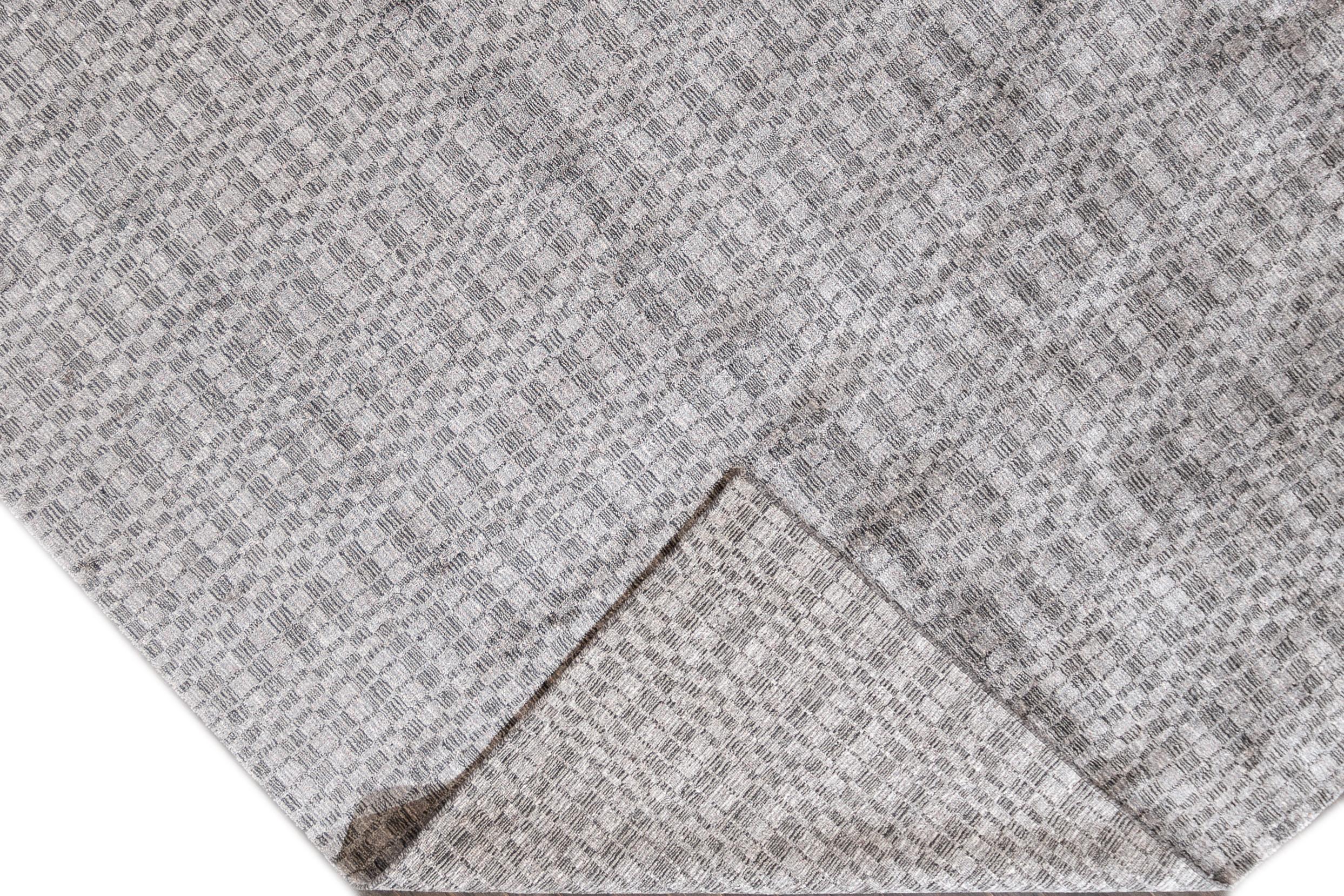 Zeitgenössischer silberner Seiden-Teppich (Moderne) im Angebot