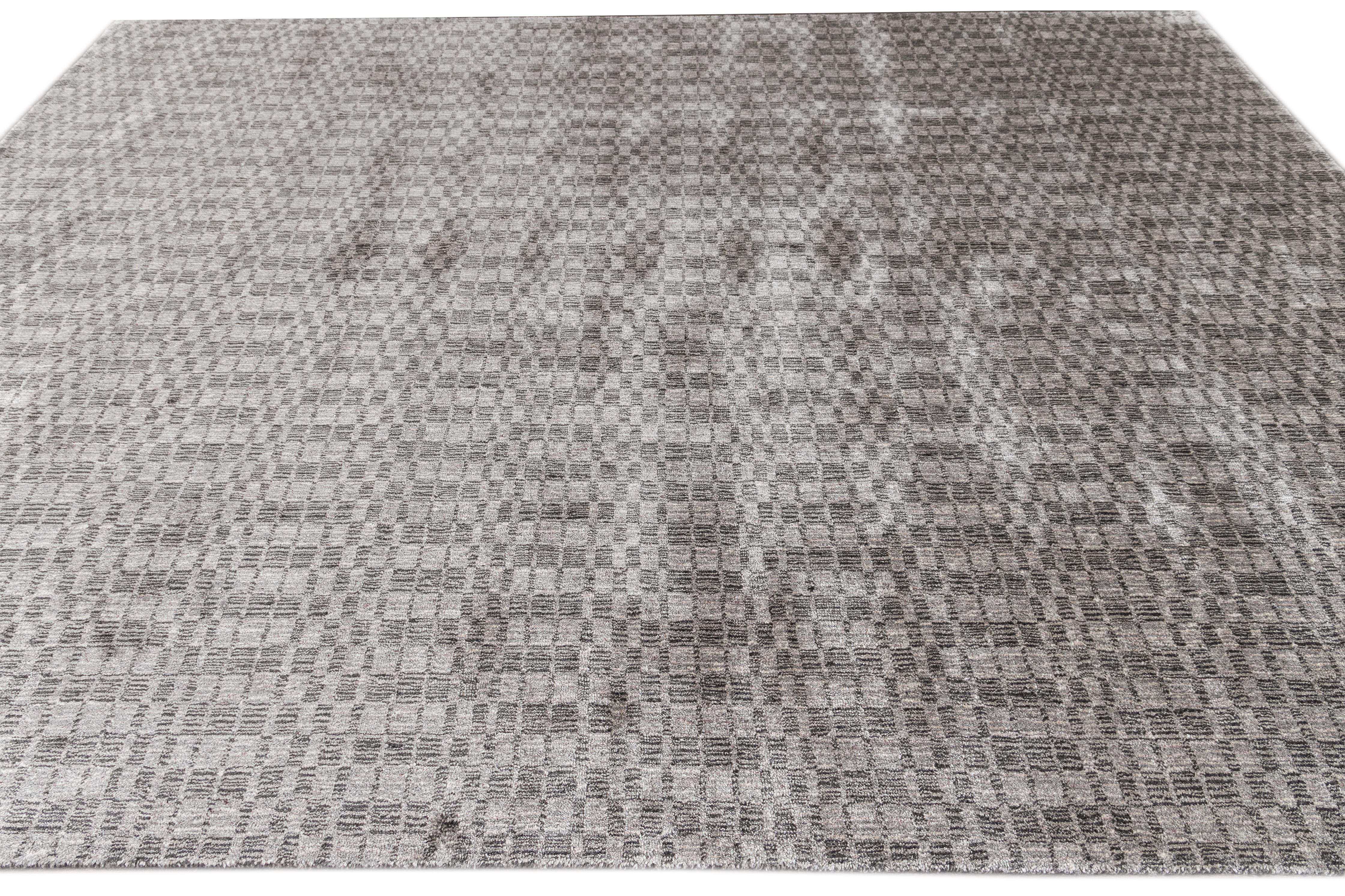 Contemporary Silver Silk Room-Size Area Rug For Sale 4