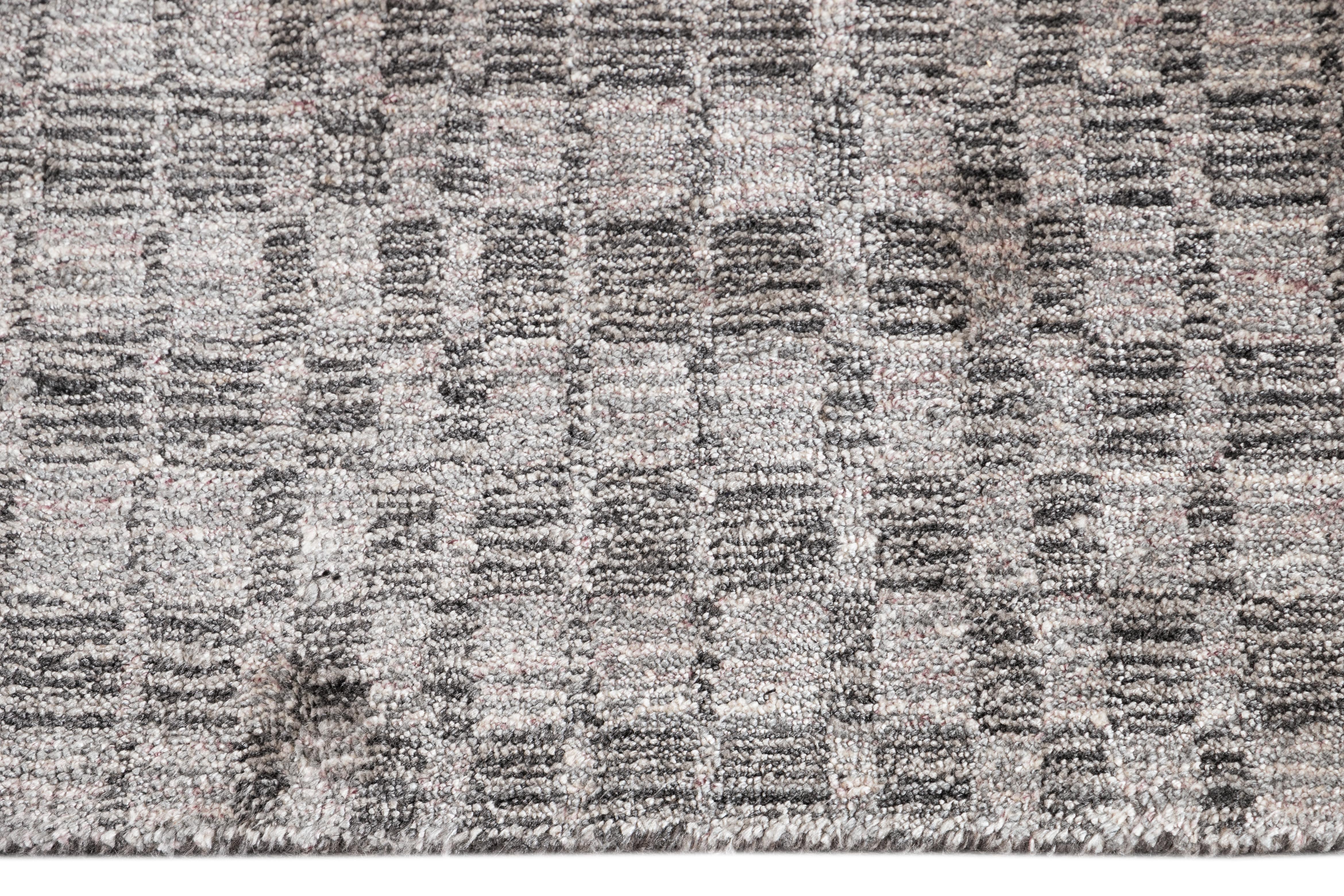 Contemporary Silver Silk Room-Size Area Rug For Sale 2