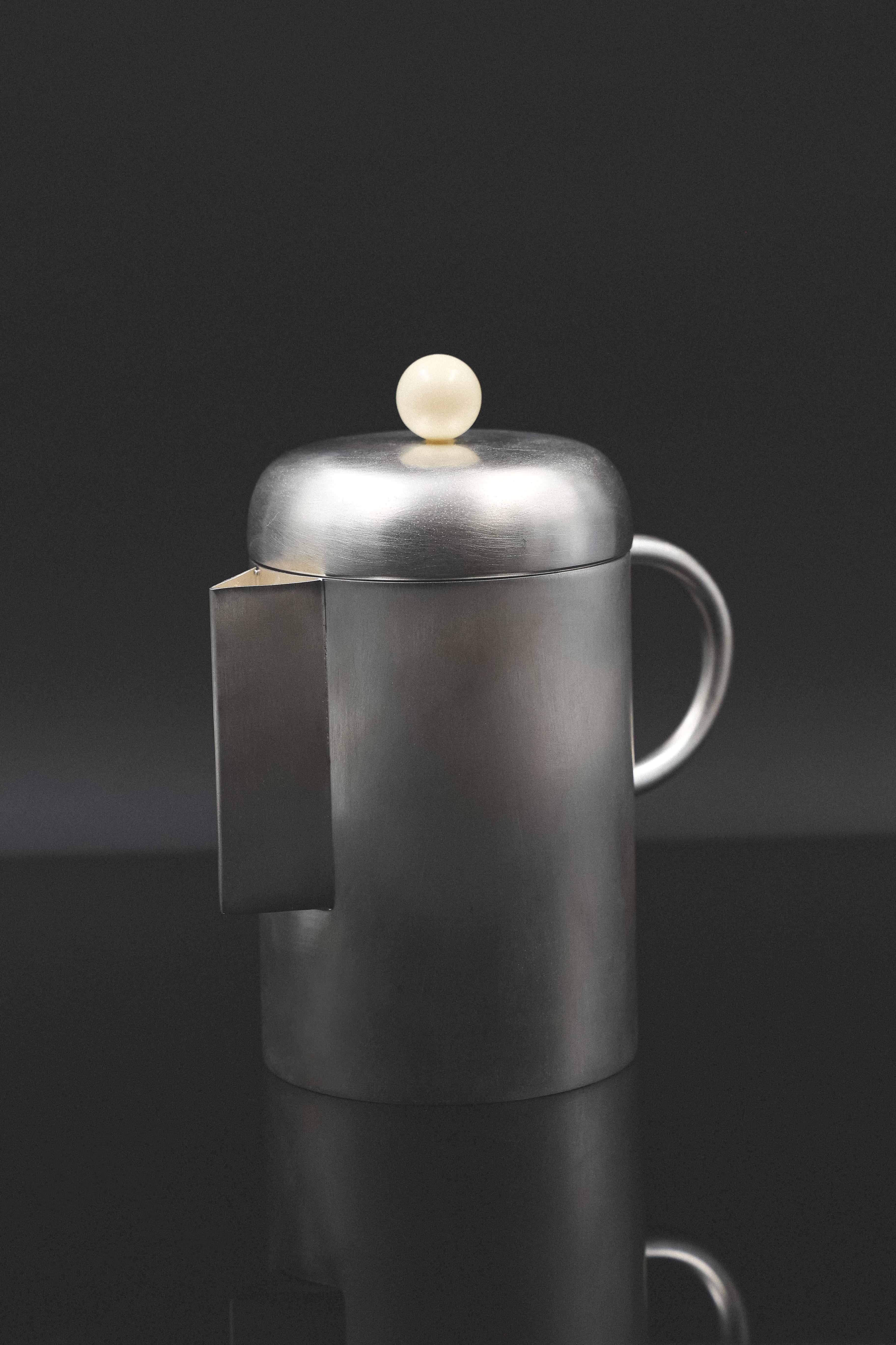 Contemporary Simple Coffee Container Silver White Stone Artisanal Natalia Criado (Italienisch) im Angebot