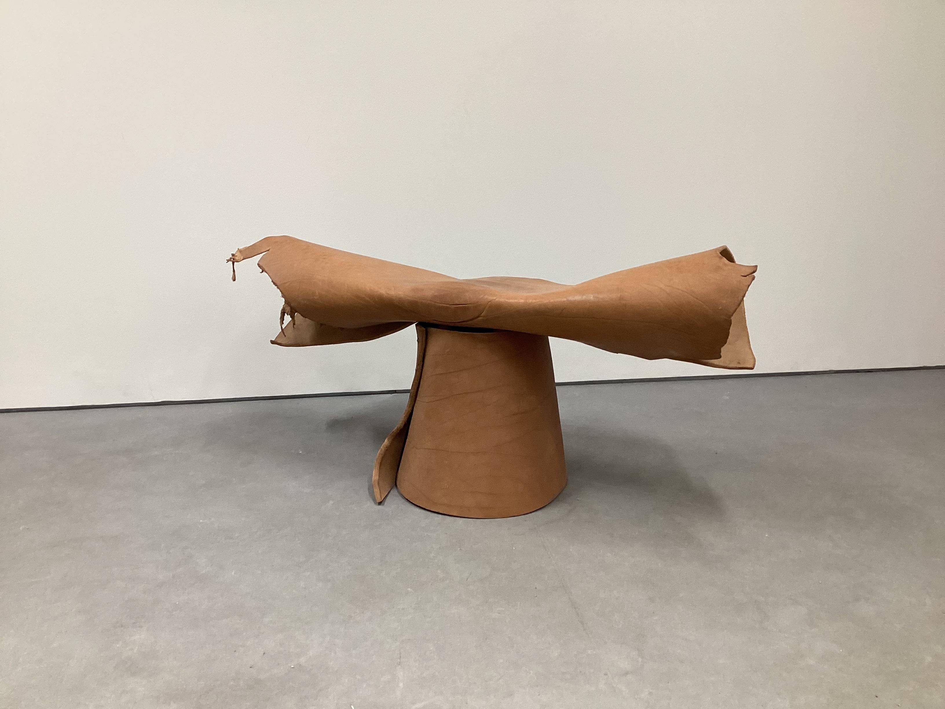 Banc monoplace contemporain en cuir de buffle d'eau de Sicile Excellent état - En vente à Barcelona, ES