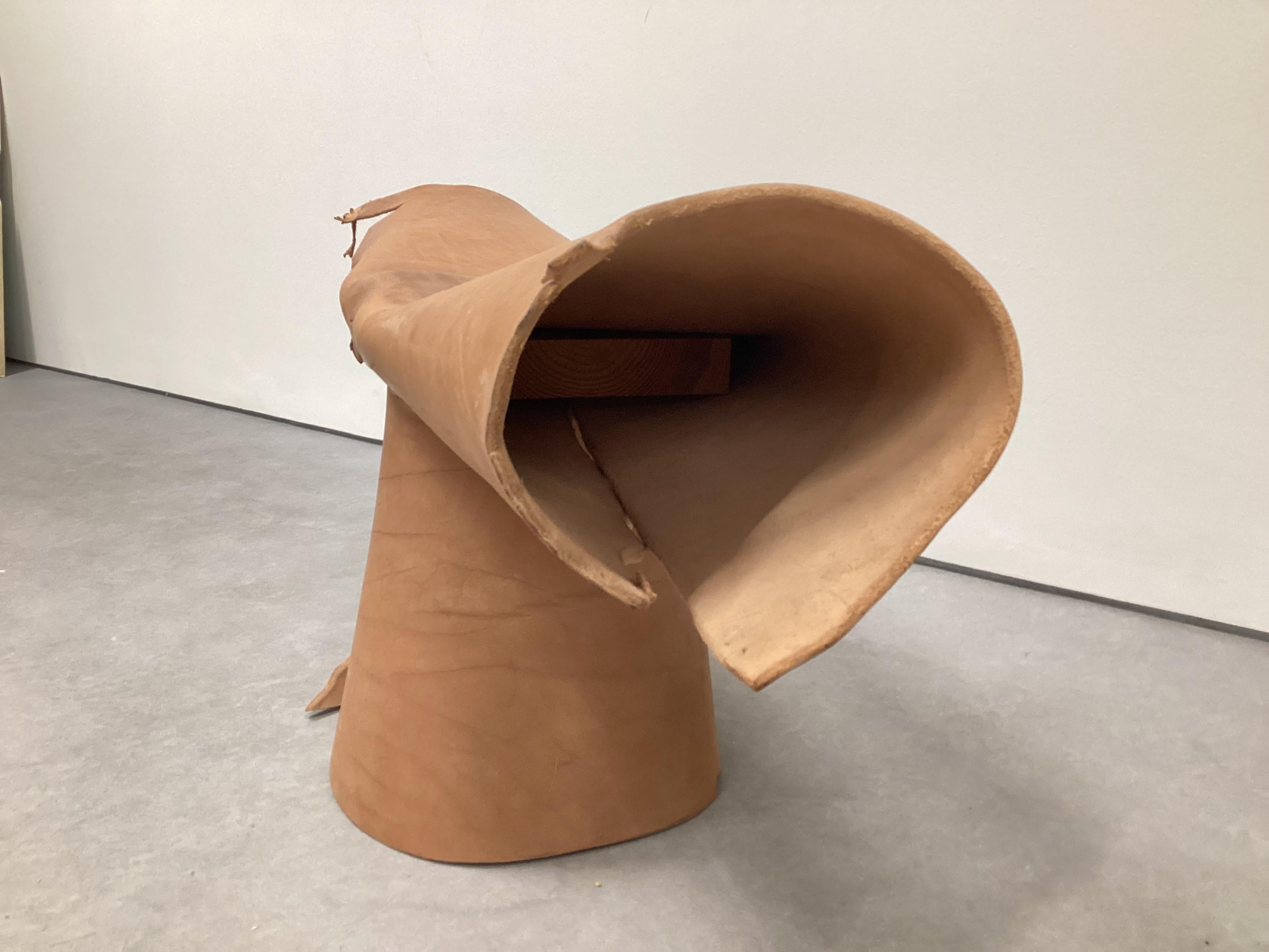 XXIe siècle et contemporain Banc monoplace contemporain en cuir de buffle d'eau de Sicile en vente