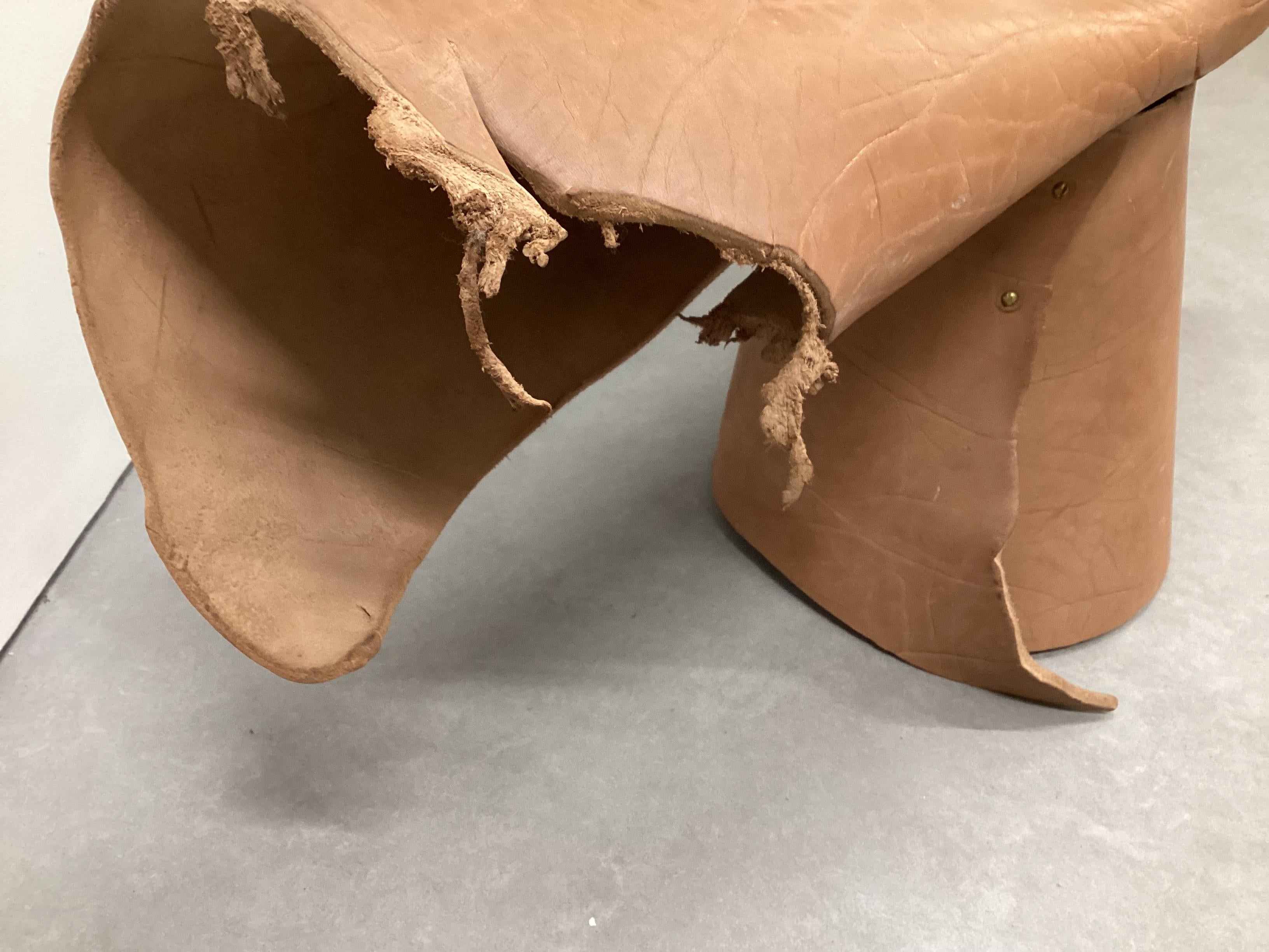 Cuir Banc monoplace contemporain en cuir de buffle d'eau de Sicile en vente