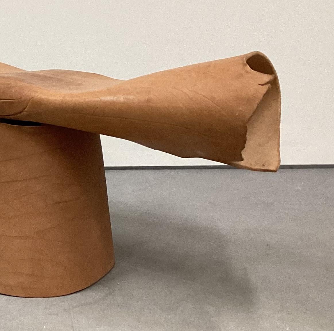 Banc monoplace contemporain en cuir de buffle d'eau de Sicile en vente 1