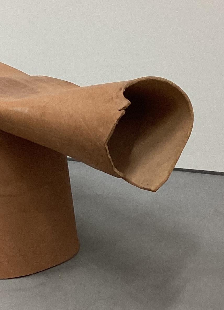 Banc monoplace contemporain en cuir de buffle d'eau de Sicile en vente 3