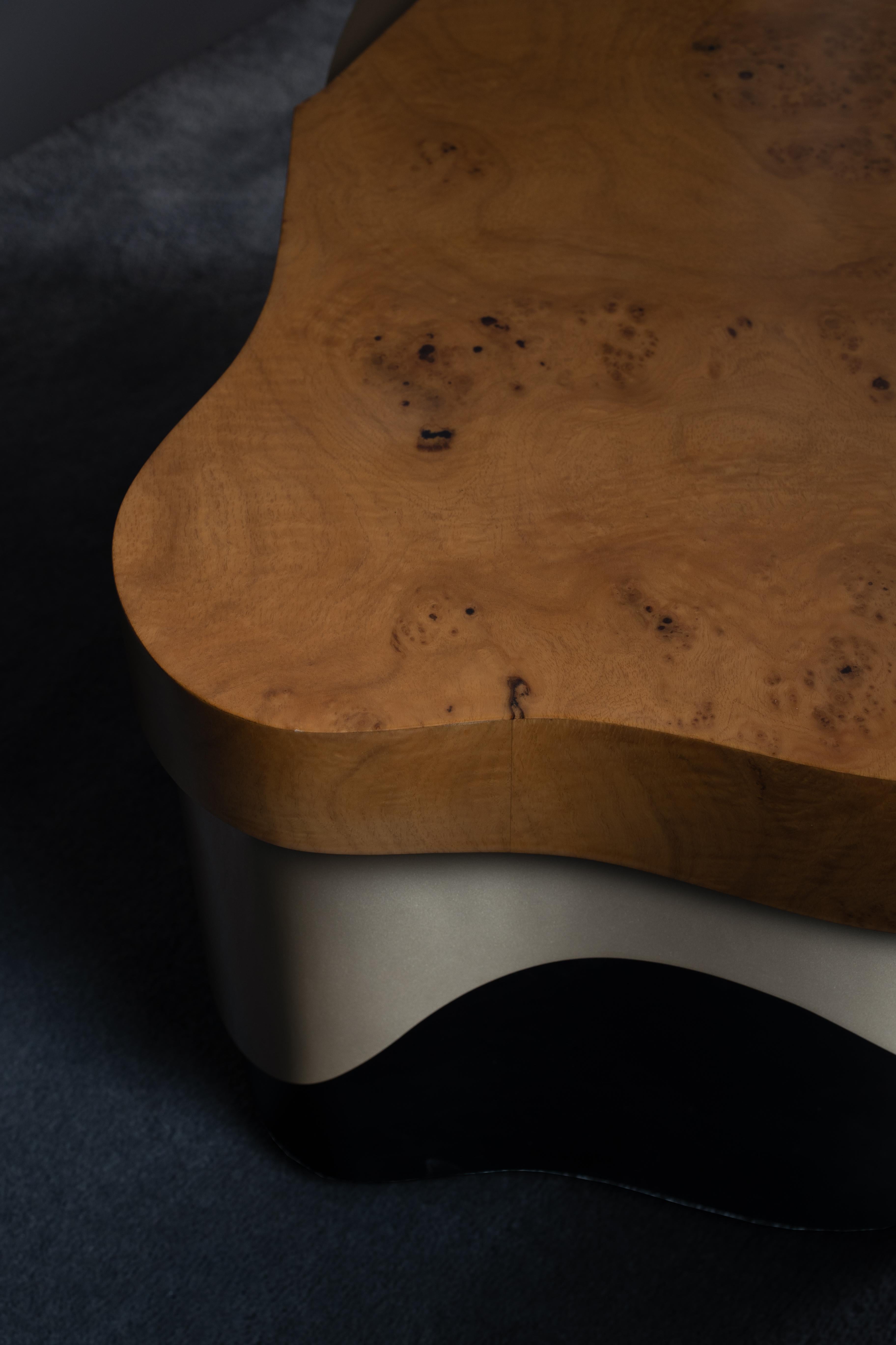 XXIe siècle et contemporain Table basse contemporaine Sistelo, Oak Root Brass, Handmade by Greenapple en vente