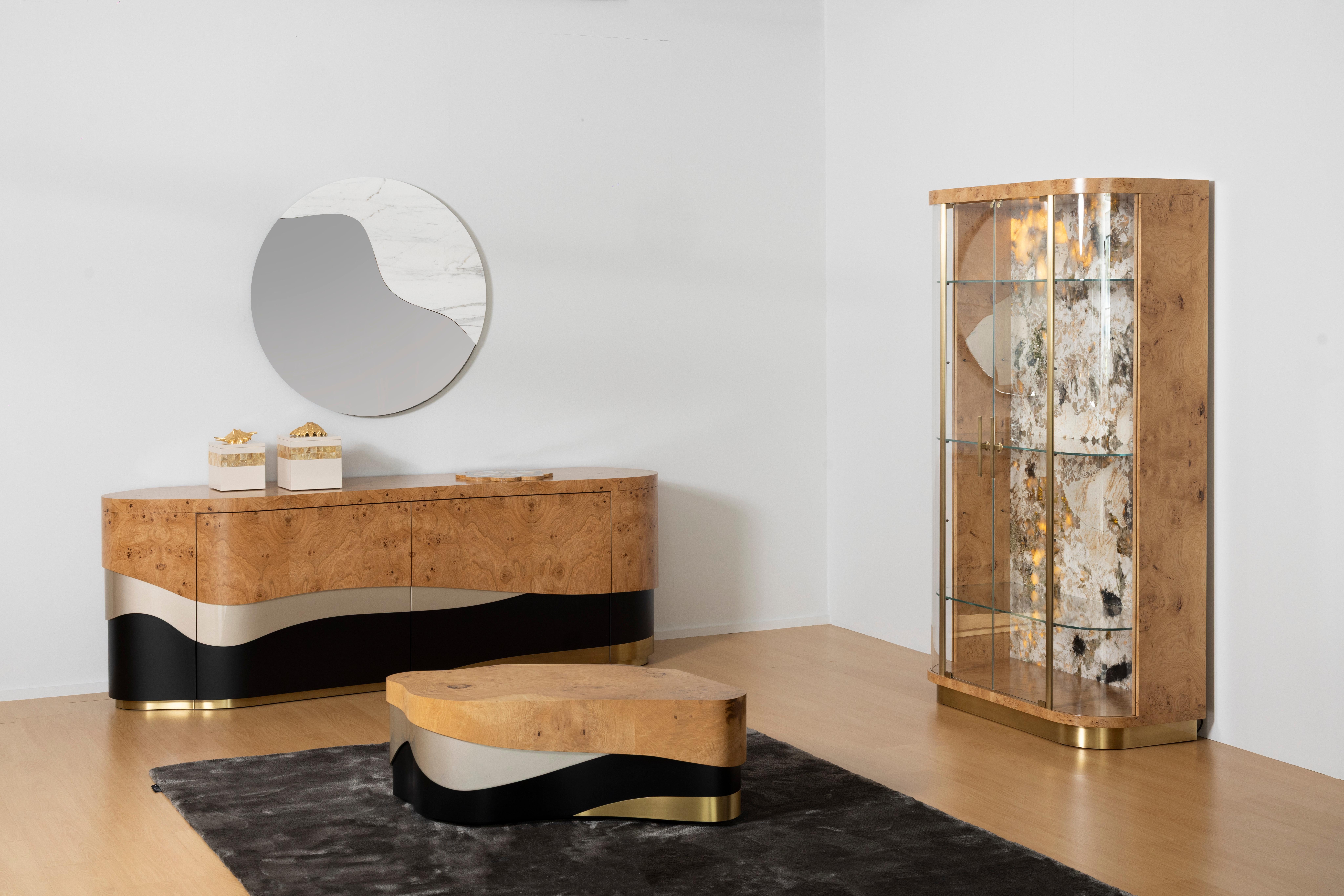 Credenza contemporanea Sistelo, radice di Oak, ottone, fatta a mano in Portogallo da Greenapple in vendita 6