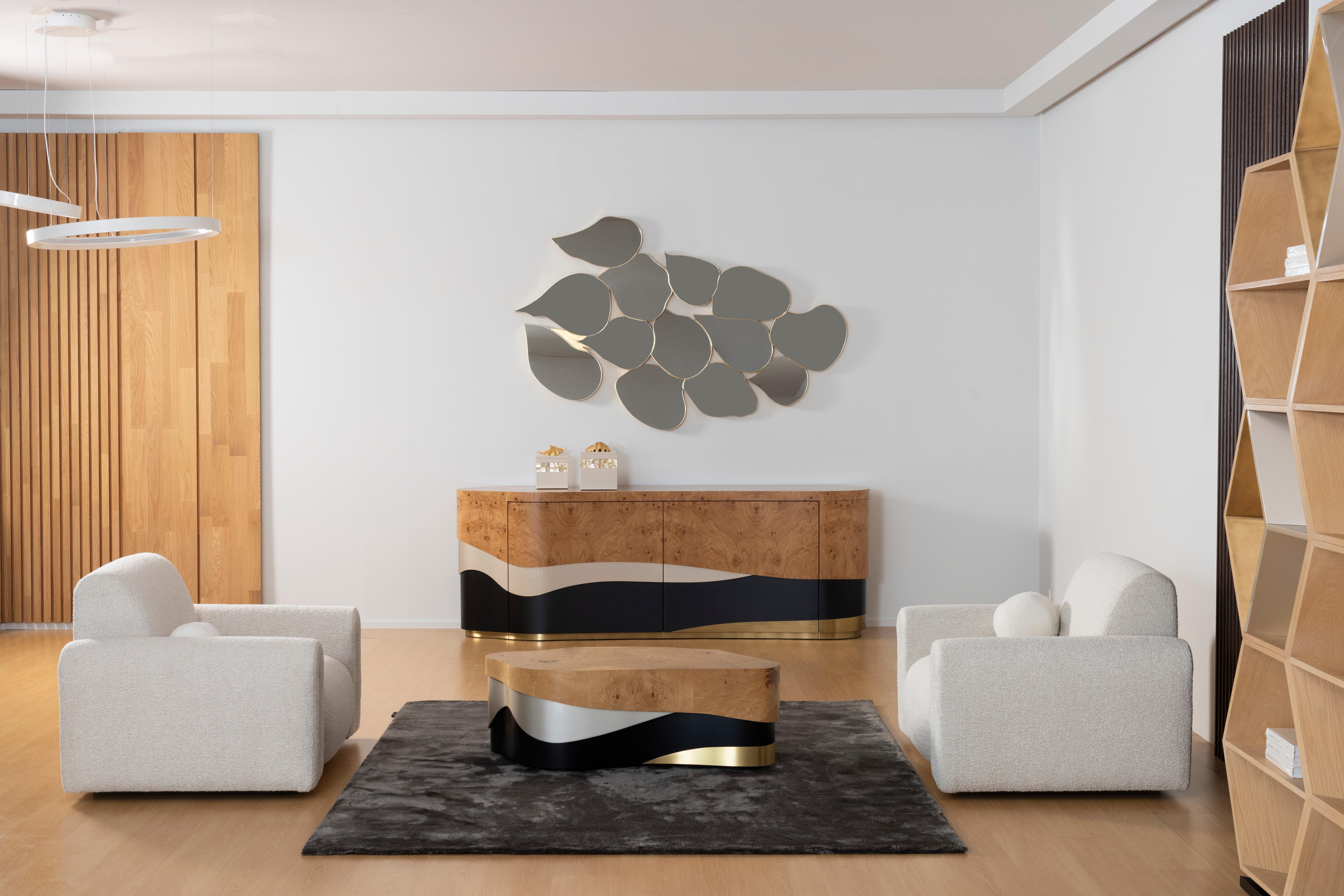 Aparador Contemporáneo Sistelo, Raíz de Roble, Latón, Hecho a Mano Portugal by Greenapple Cepillado en venta