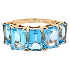 Contemporary Sky Blue Topaz Yellow Gold Fashion Ring
