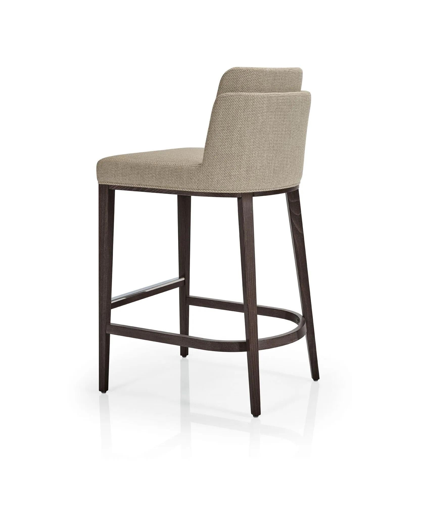 Product Description:
Introducing a sophisticated and versatile range of seating furniture that combines modern design with high-quality materials and ergonomic comfort. Whether for commercial or residential use, the collection offers customizable