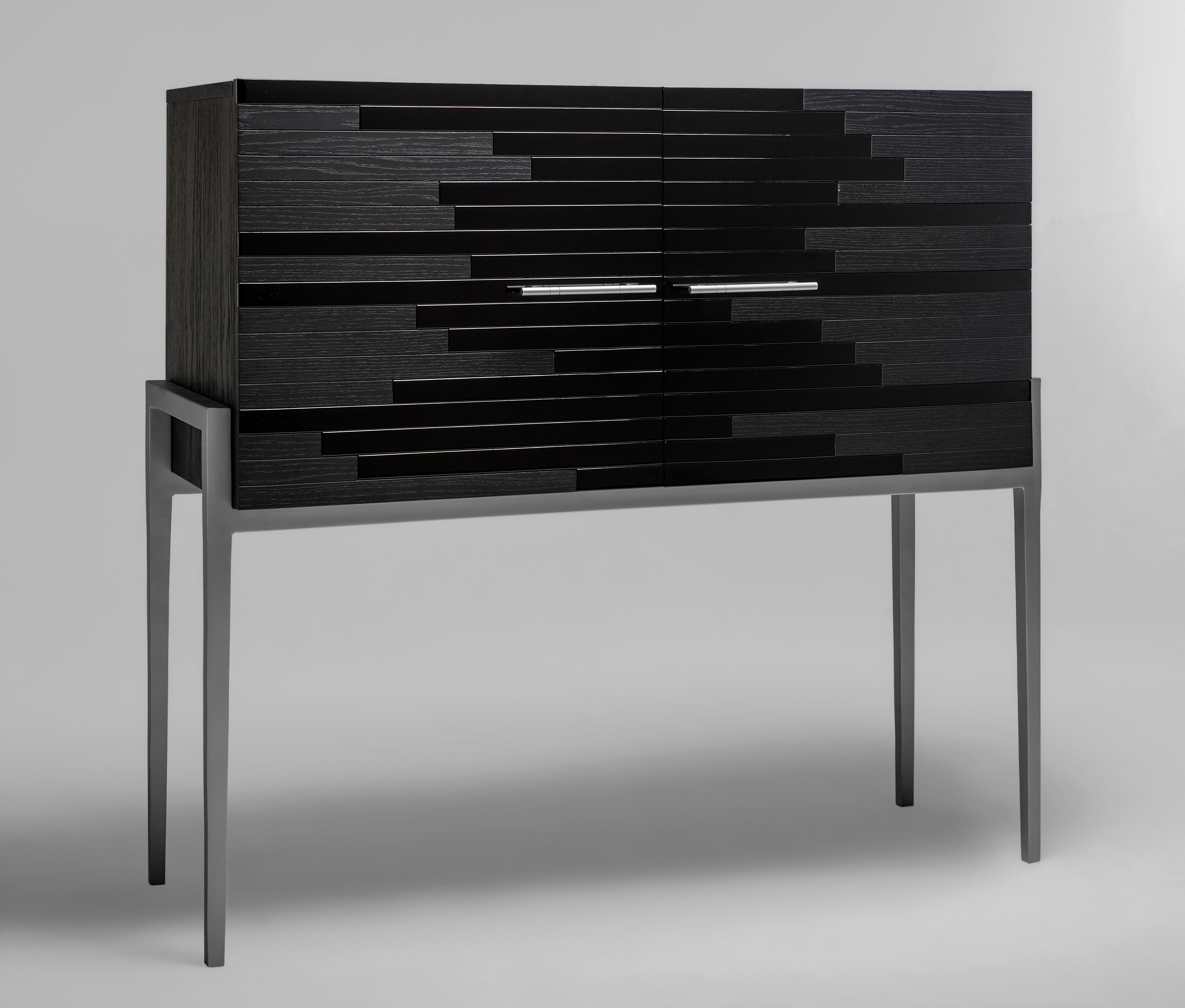 Vind is one of our 'social media hit' high-end furniture designs. Having had such a positive feedback on social media so soon, this cabinet manages to make its presence known even though its design features are both elegant and composed. Its modern