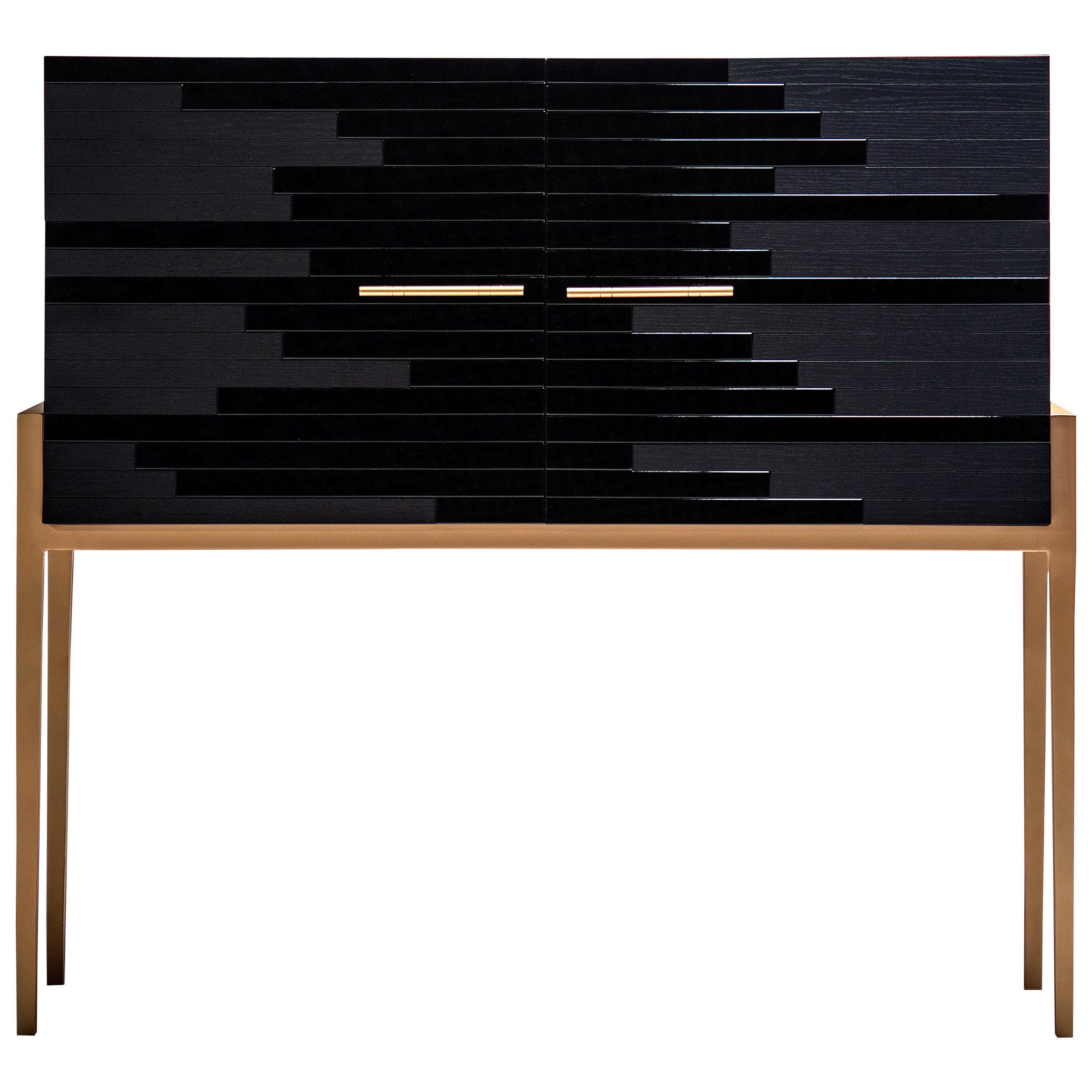 Vind is one of our 'social media hit' high-end furniture designs. Having had such a positive feedback on social media so soon, this cabinet manages to make its presence known even though its design features are both elegant and composed. Its modern