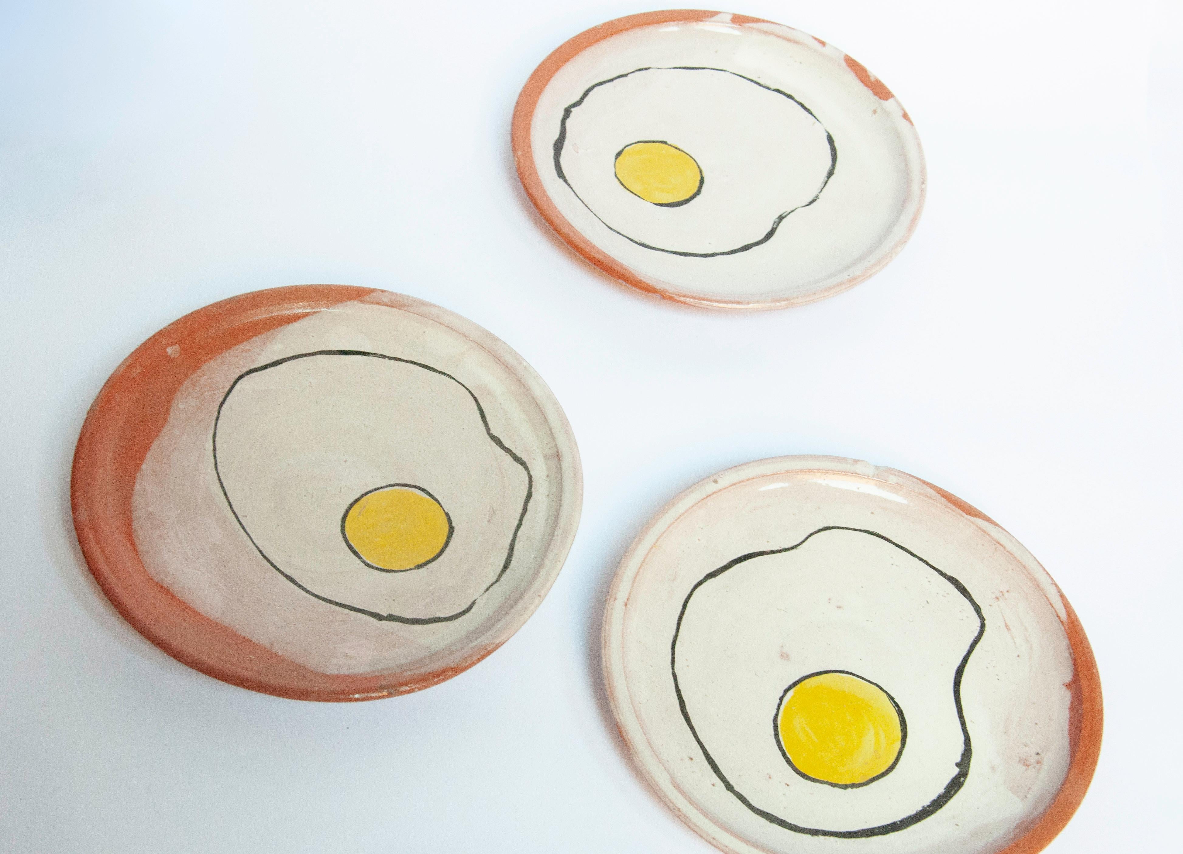 Ceramic four-plate set with modern egg design by Lorenzo Lorenzzo. 

Lorenzo's work alludes to his favourite meal, breakfast, creating a contemporary design for this plate collection.
