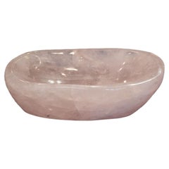 Petite coupe contemporaine en cristal de quartz rose sculptée à la main