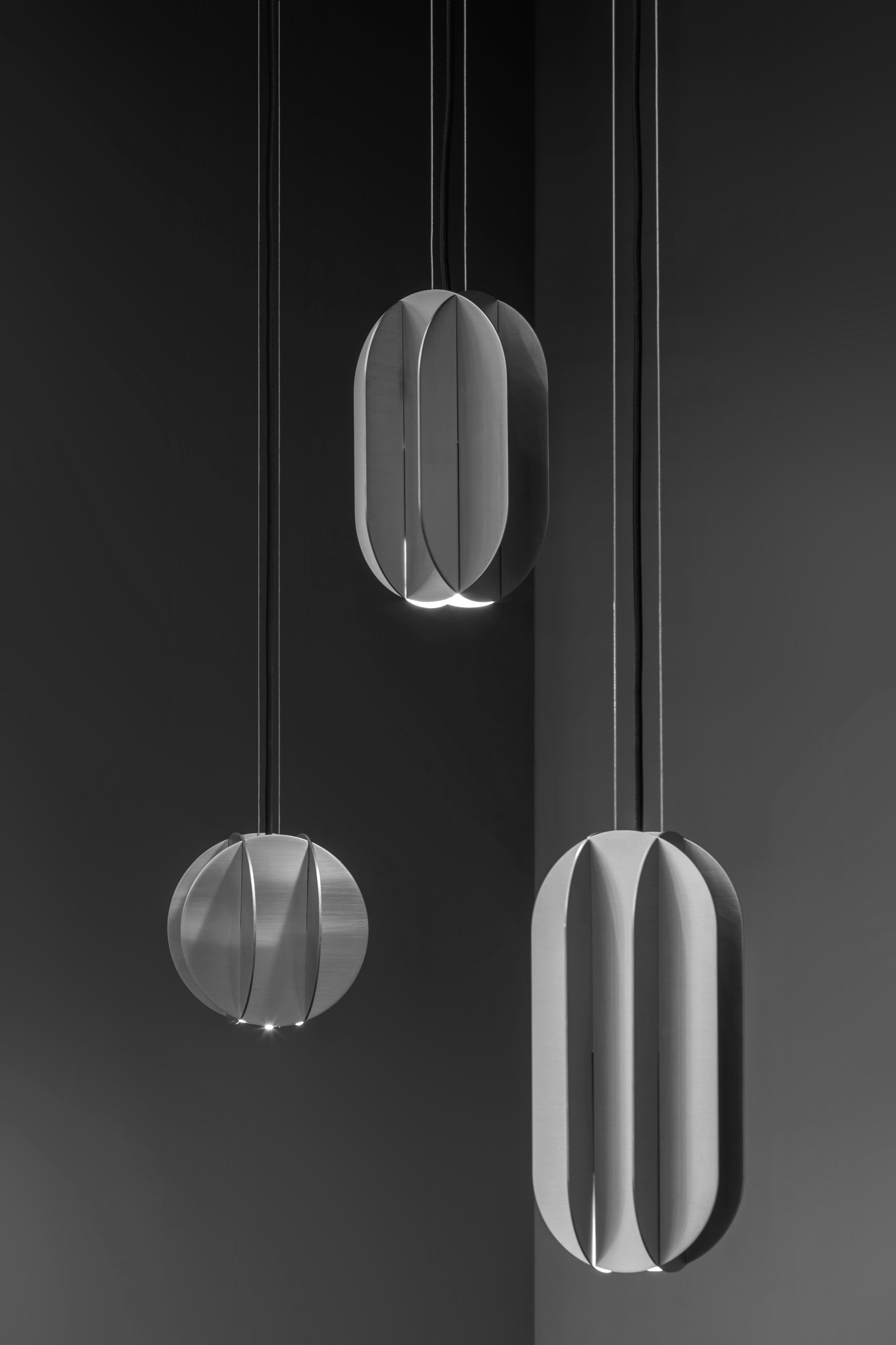 Organico moderno Piccolo pendente contemporaneo 'EL Lamp CS3' di NOOM, Acciaio inossidabile in vendita