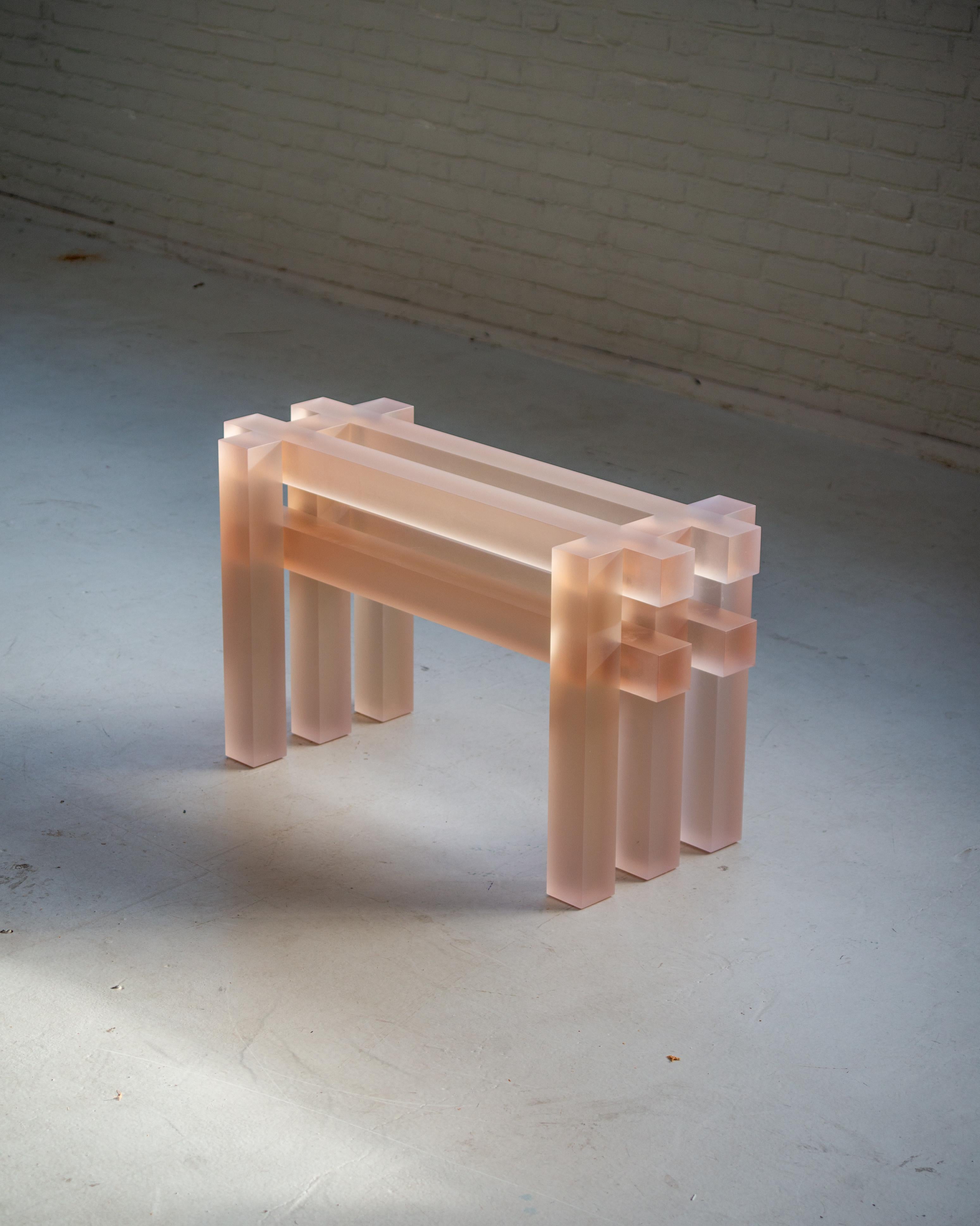 Dutch Contemporary Small Sand coloured Resin Traculid Bench by Laurids Gallée For Sale