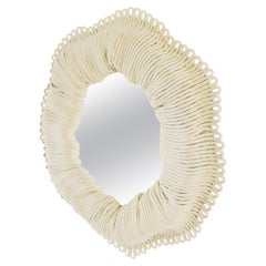 Contemporary small Sand (anpassbar) Wandspiegel Cynarina von Sarah Roseman