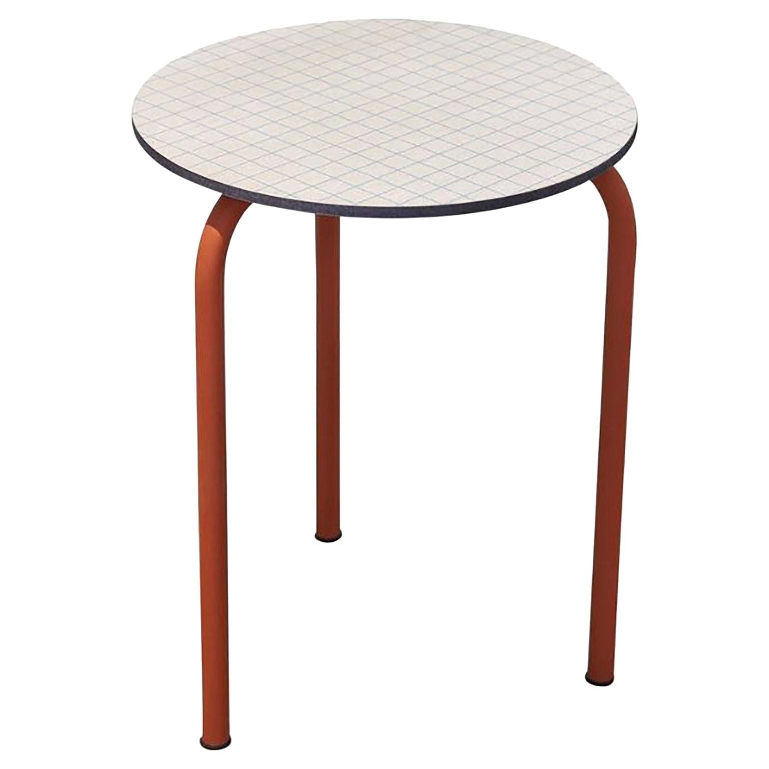 Zeitgenössischer kleiner Tisch Karo-Oberflächentextur bedruckt:: Bauhaus-inspiriert im Angebot