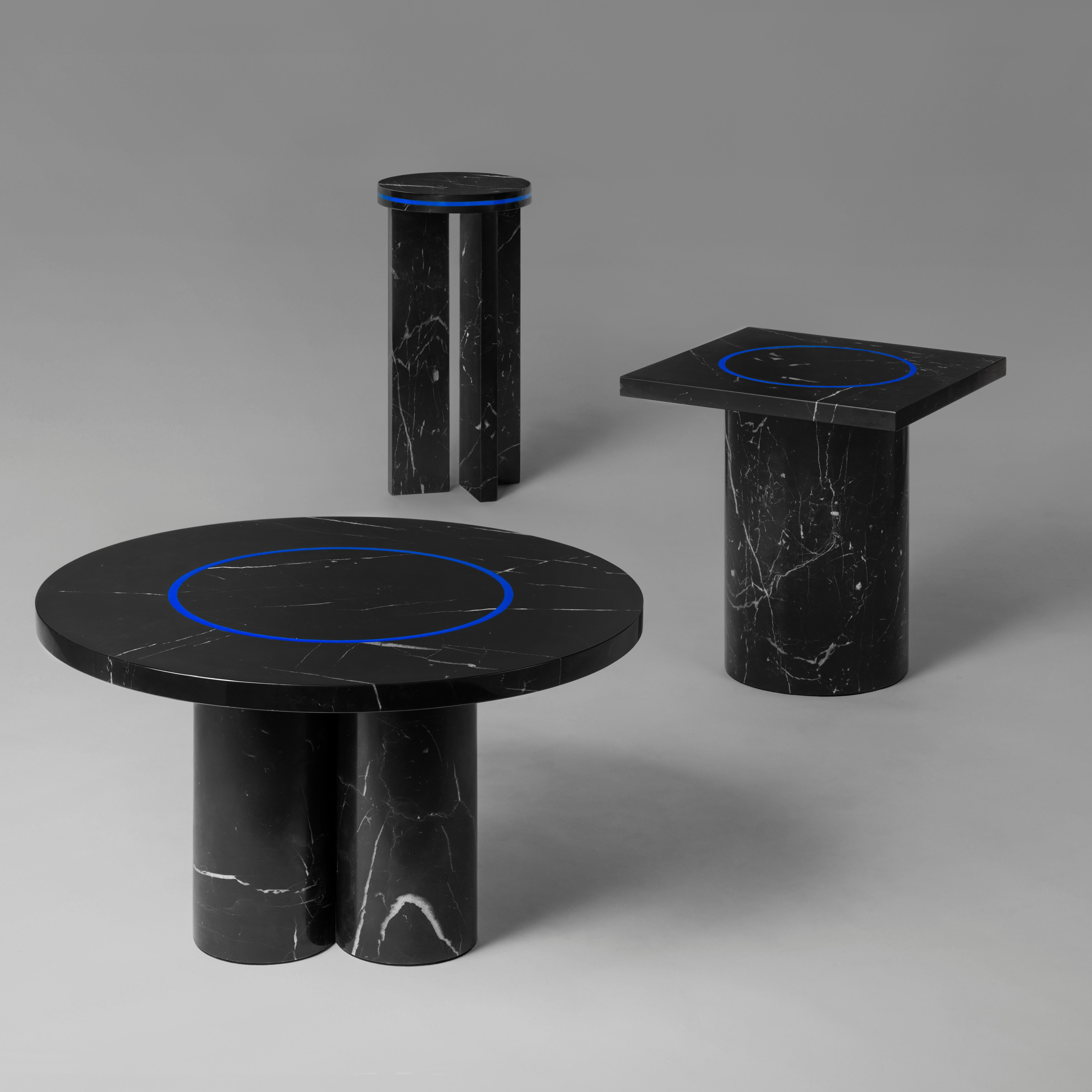 XXIe siècle et contemporain Petite table contemporaineDISLOCATION en marbre noir de Buzao « High » en vente