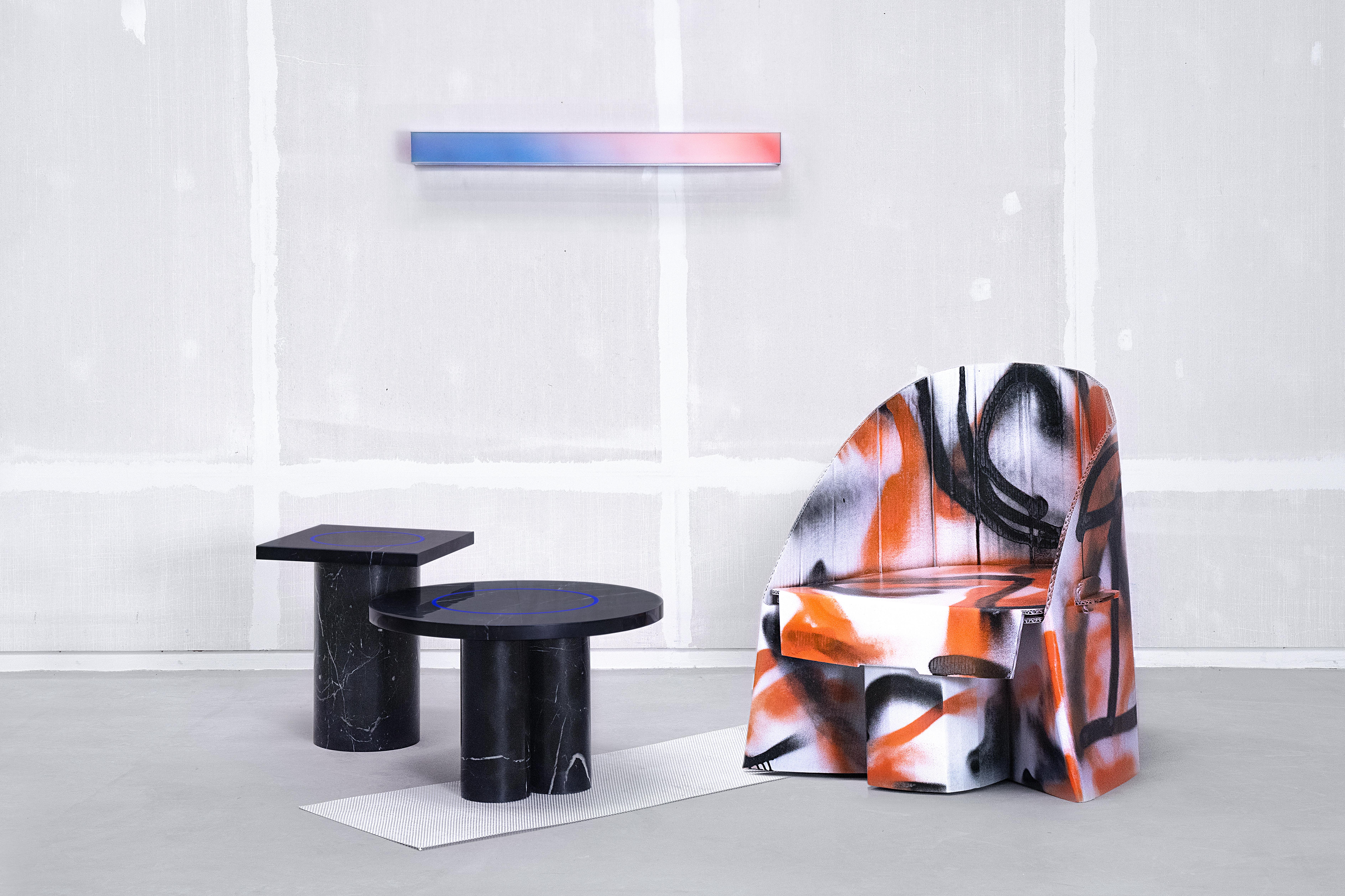 Petite table contemporaine 'DISLOCATION' en marbre noir de Buzao 'Round' Neuf - En vente à Paris, FR