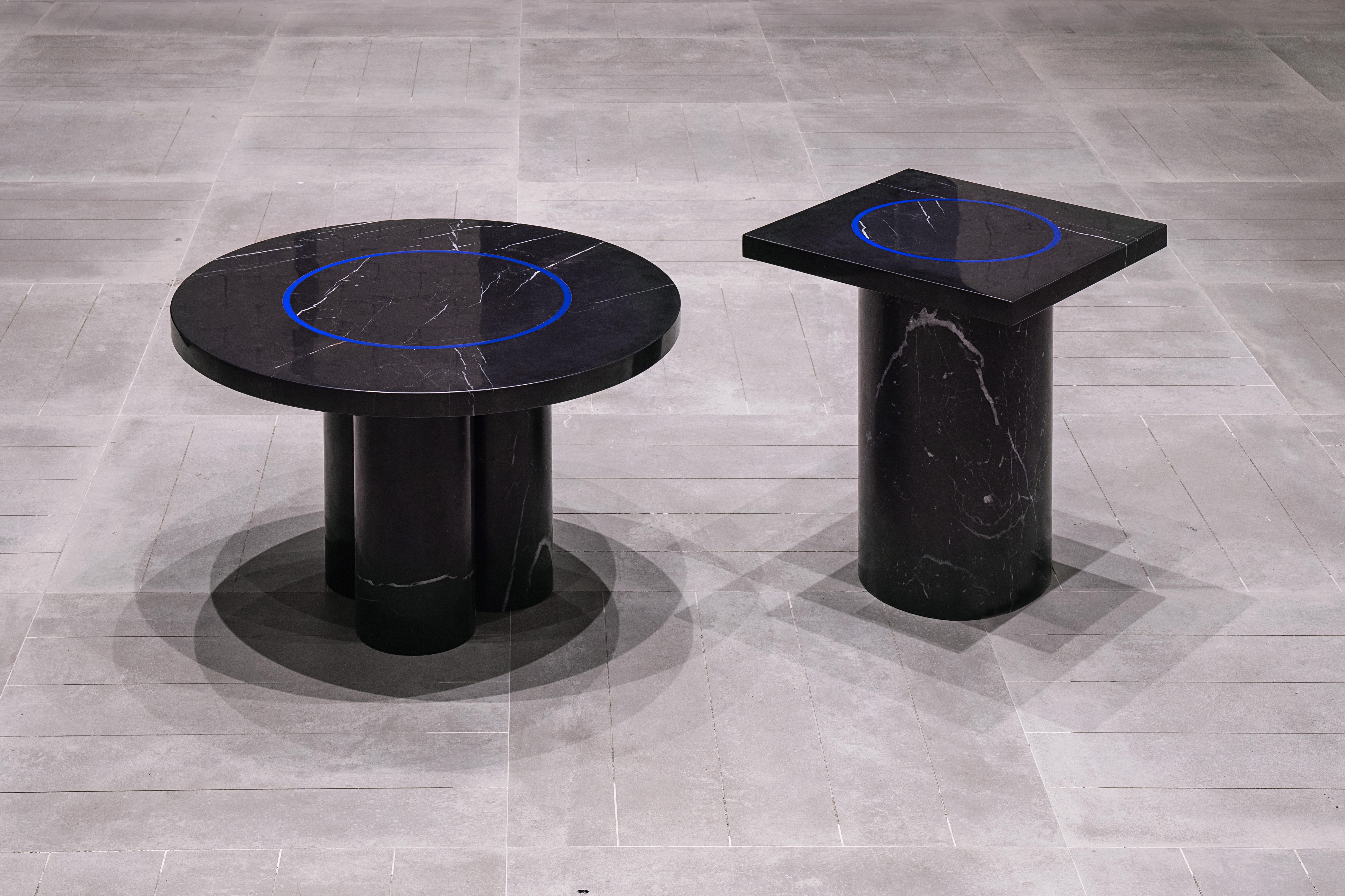 XXIe siècle et contemporain Petite table contemporaine 'DISLOCATION' en marbre noir de Buzao 'Round' en vente