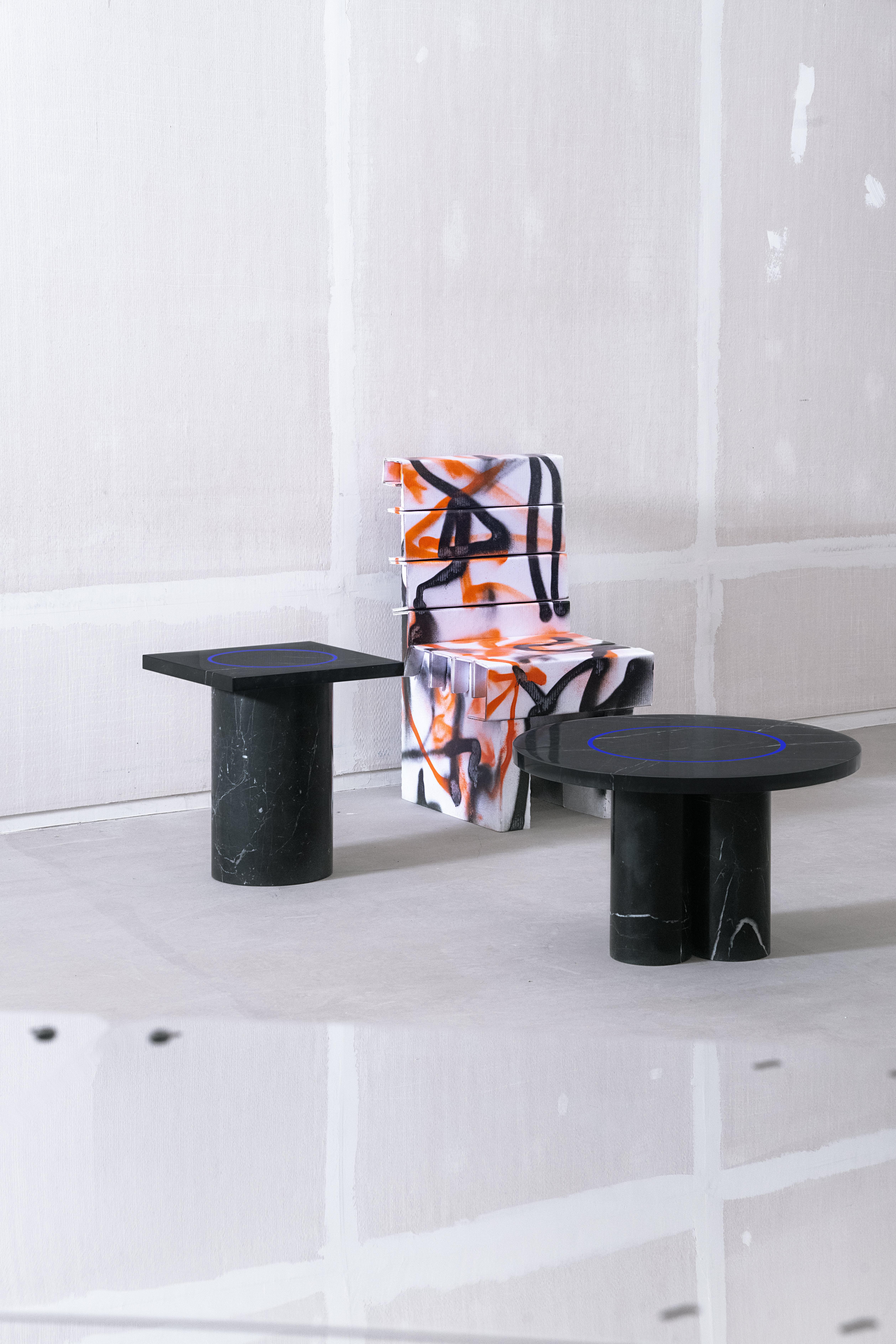 Petite table contemporaineDISLOCATION en marbre noir de Buzao 'Square' en vente 3