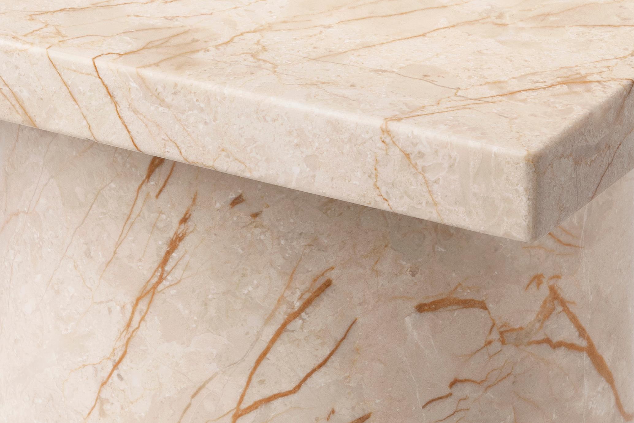Petite table contemporaineDISLOCATION en marbre doré de Buzao 'Square' en vente 1