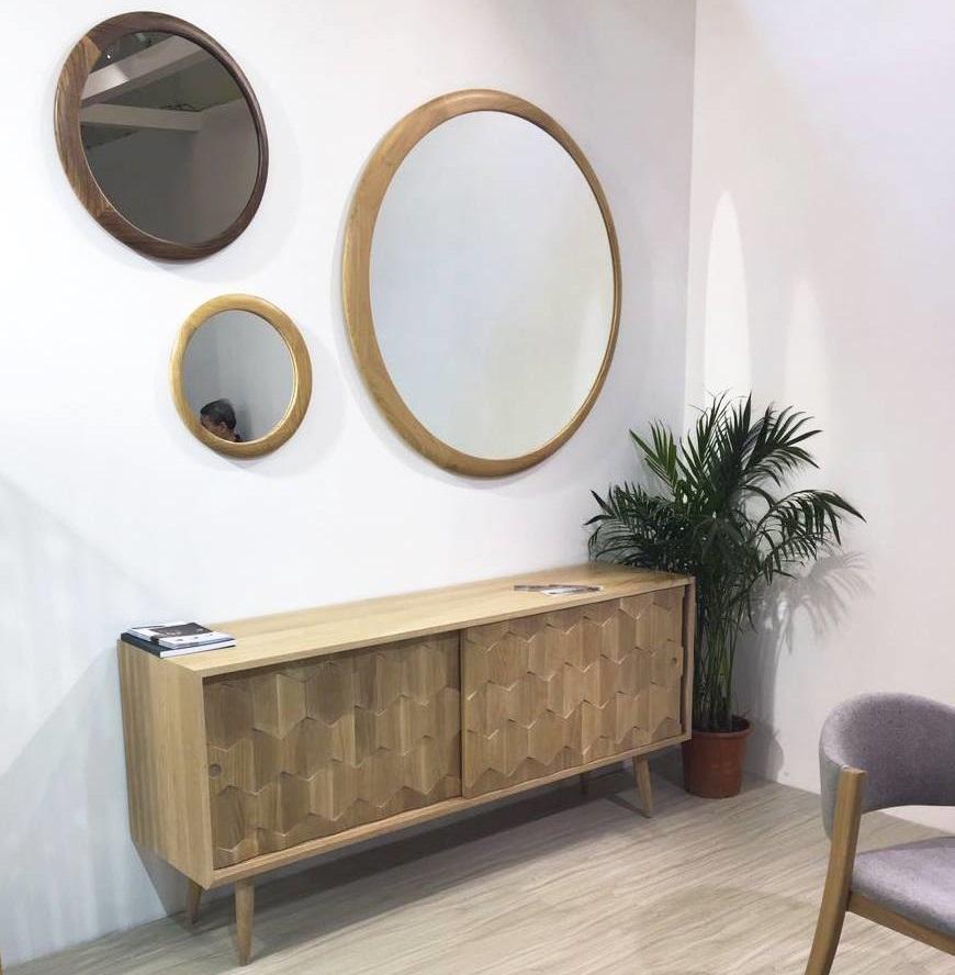 XXIe siècle et contemporain Petit miroir mural contemporain avec cadre en bois en vente