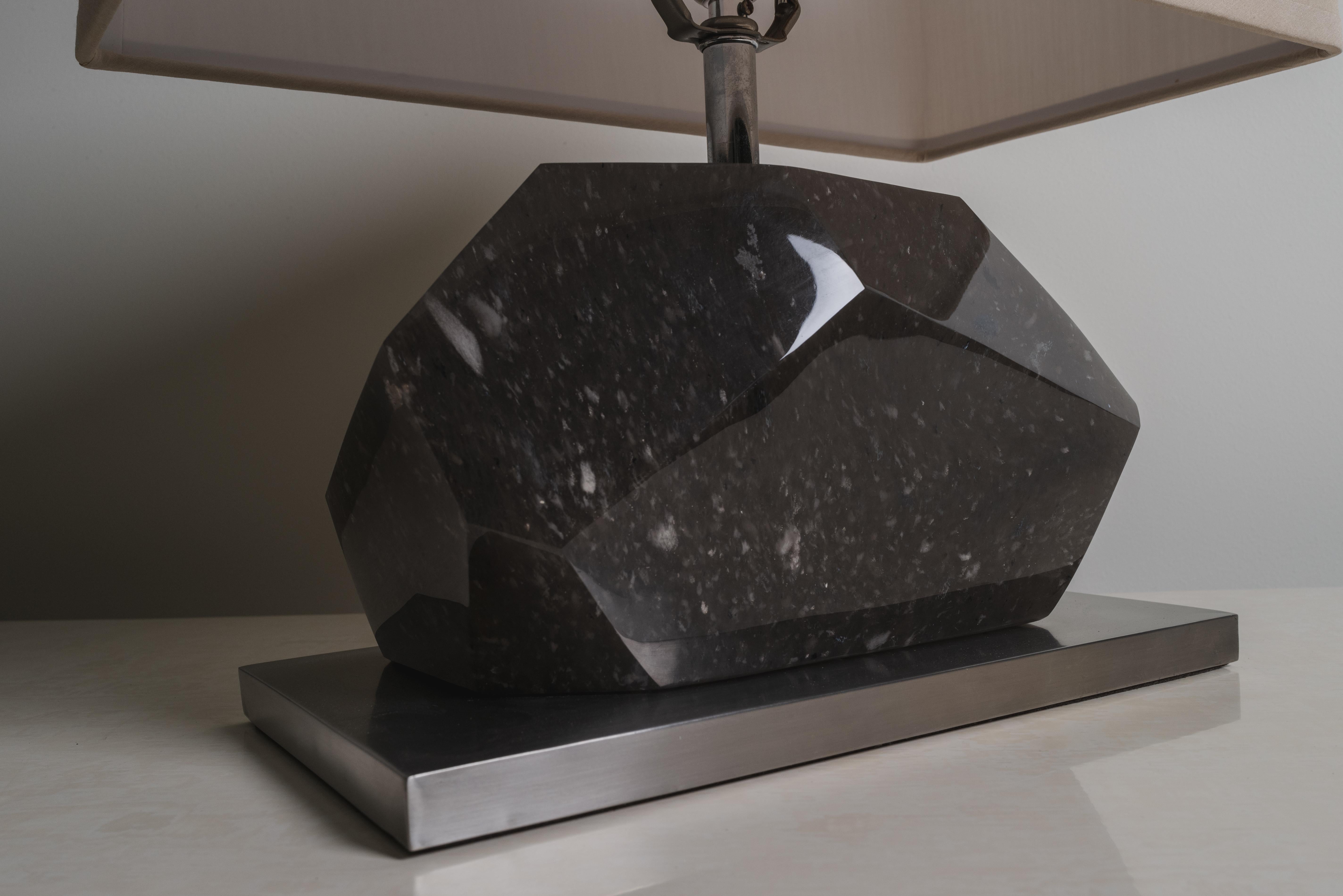 Lámpara contemporánea de facetas horizontales de cristal ahumado de Robert Kuo, edición limitada en venta 1
