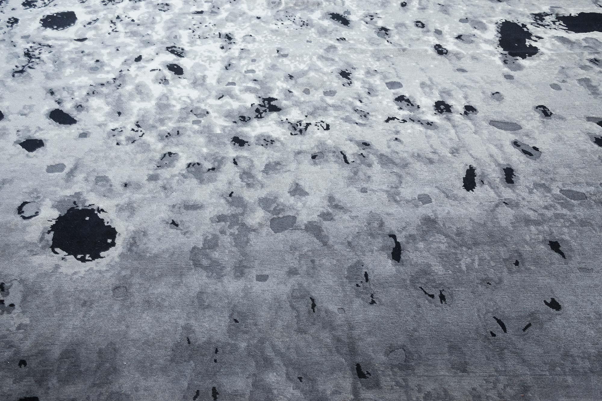 Zeitgenössischer rauchfarbener Leoparden-Teppich in Schwarz und Grau von Doris Leslie Blau im Zustand „Neu“ im Angebot in New York, NY