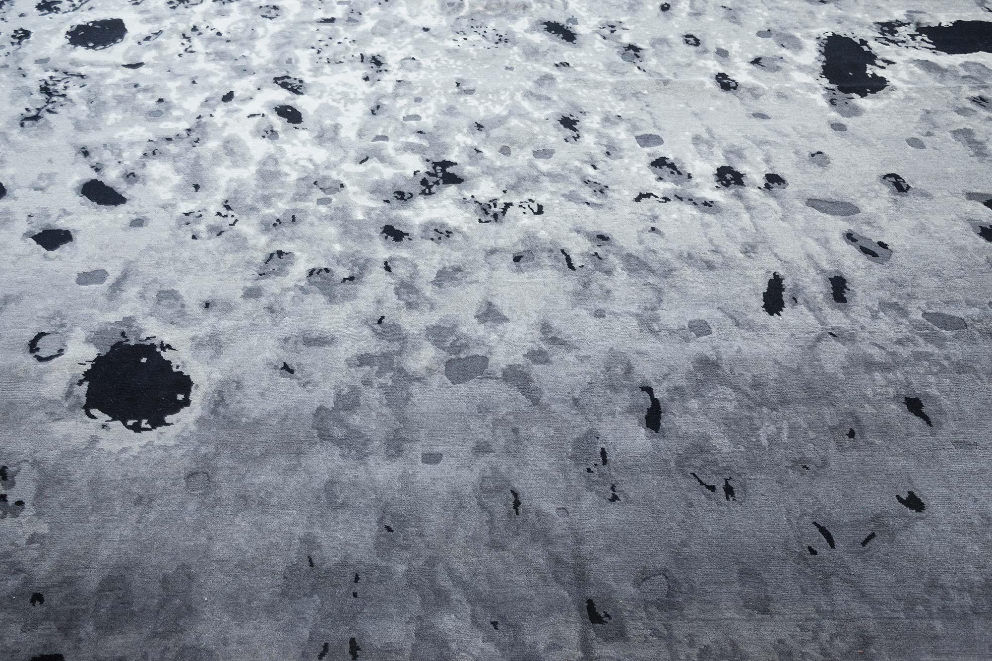 Alfombra contemporánea de leopardo ahumado en negro y gris by Doris Leslie Blau en Nuevo estado para la venta en New York, NY