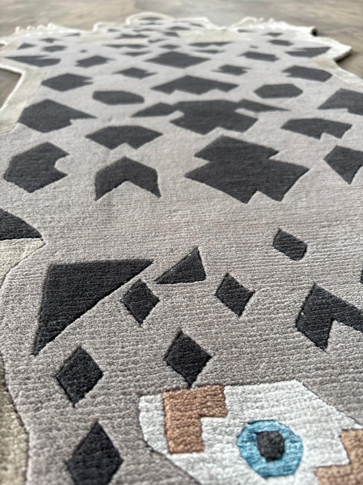 Nepalese Tappeto contemporaneo Snow Leopard di TeHer Rugs - Lana e seta himalayana annodata a mano in vendita