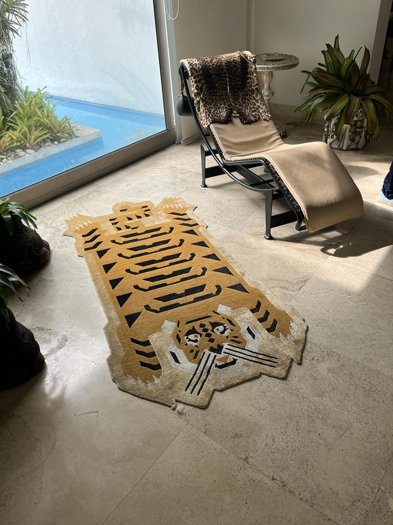 Tappeto contemporaneo Snow Leopard di TeHer Rugs - Lana e seta himalayana annodata a mano In condizioni Nuovo in vendita a Miami, FL