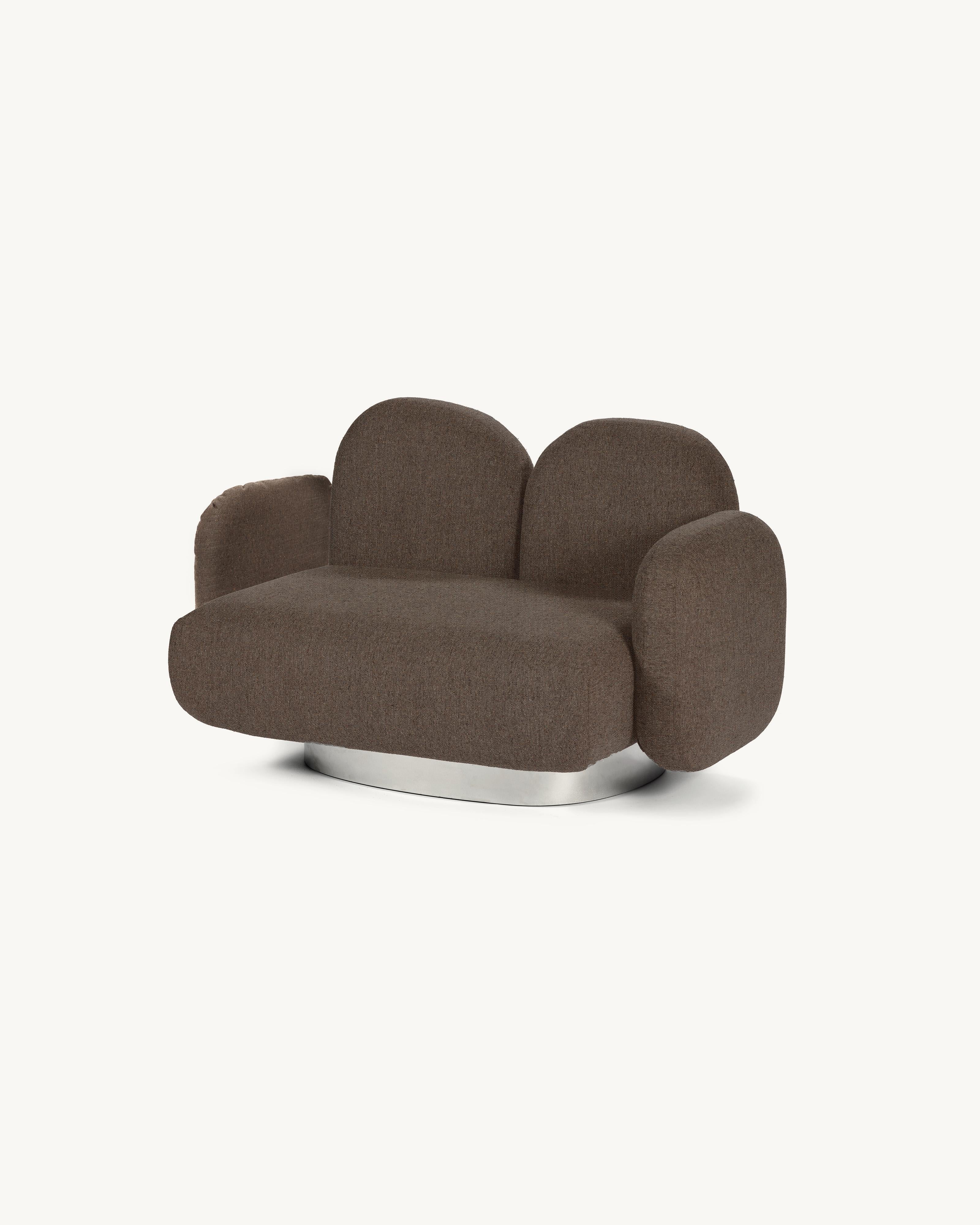 Modular Sofa Assemble 1-seat-sofa with 2 armrests 
Designed by Destroyers/Builders x Valerie Objects
Upholstery: Sevo Rust

Code: V9020320

Dimensions: L 87 W 143 H 85CM (SH 40 cm)
Materials: Wood, aluminium and upholstery

The ASSEMBLE sofa