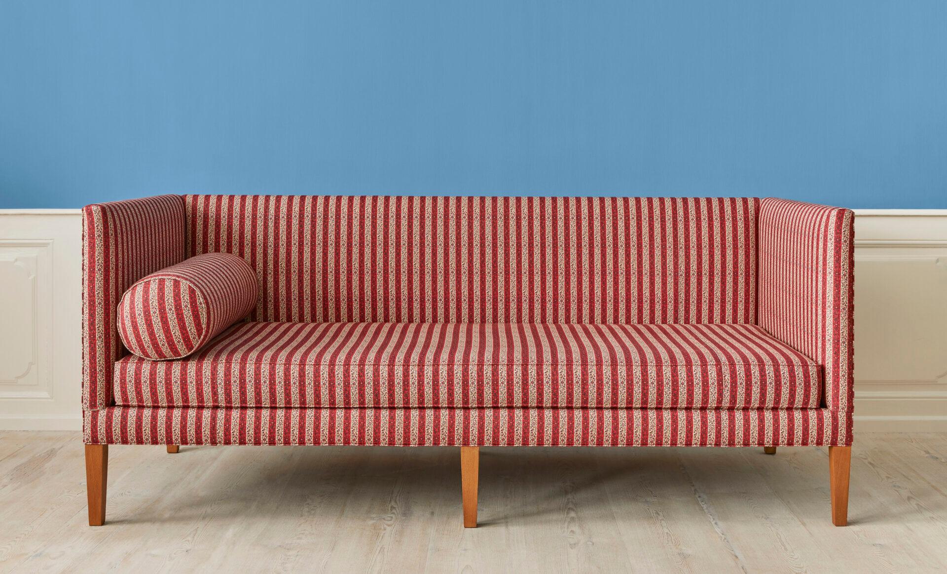 Belgium, Contemporary

Sofa in customized upholstery by The Apartment.

H 88 x W 210 x D 88, seat H 46 cm.