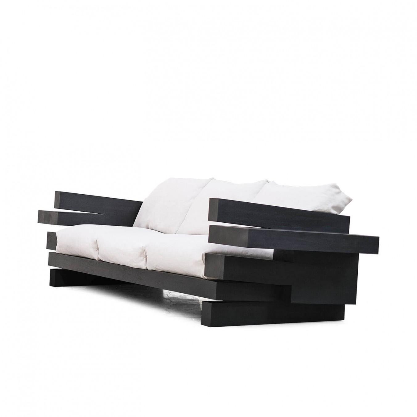 Zeitgenössisches Sofa aus Iroko-Holz - Sofa Zoumey von Arno Declercq

Abmessungen: T 87 x B 290 x H 70 cm
Material: Gebranntes und gewachstes Iroko-Holz und Leinen.

Natürliche Walnuss mit anderen Farben von Leinen ist möglich, kontaktieren Sie