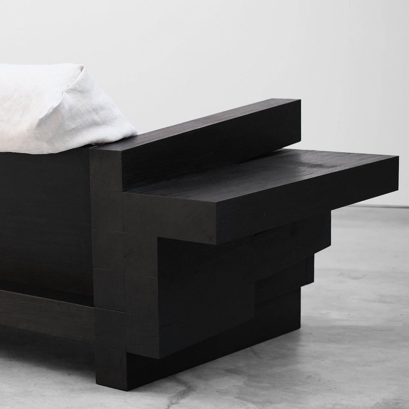 Zeitgenössisches Sofa aus Iroko-Holz, Zoumey Sofa von Arno Declercq (Leinen) im Angebot