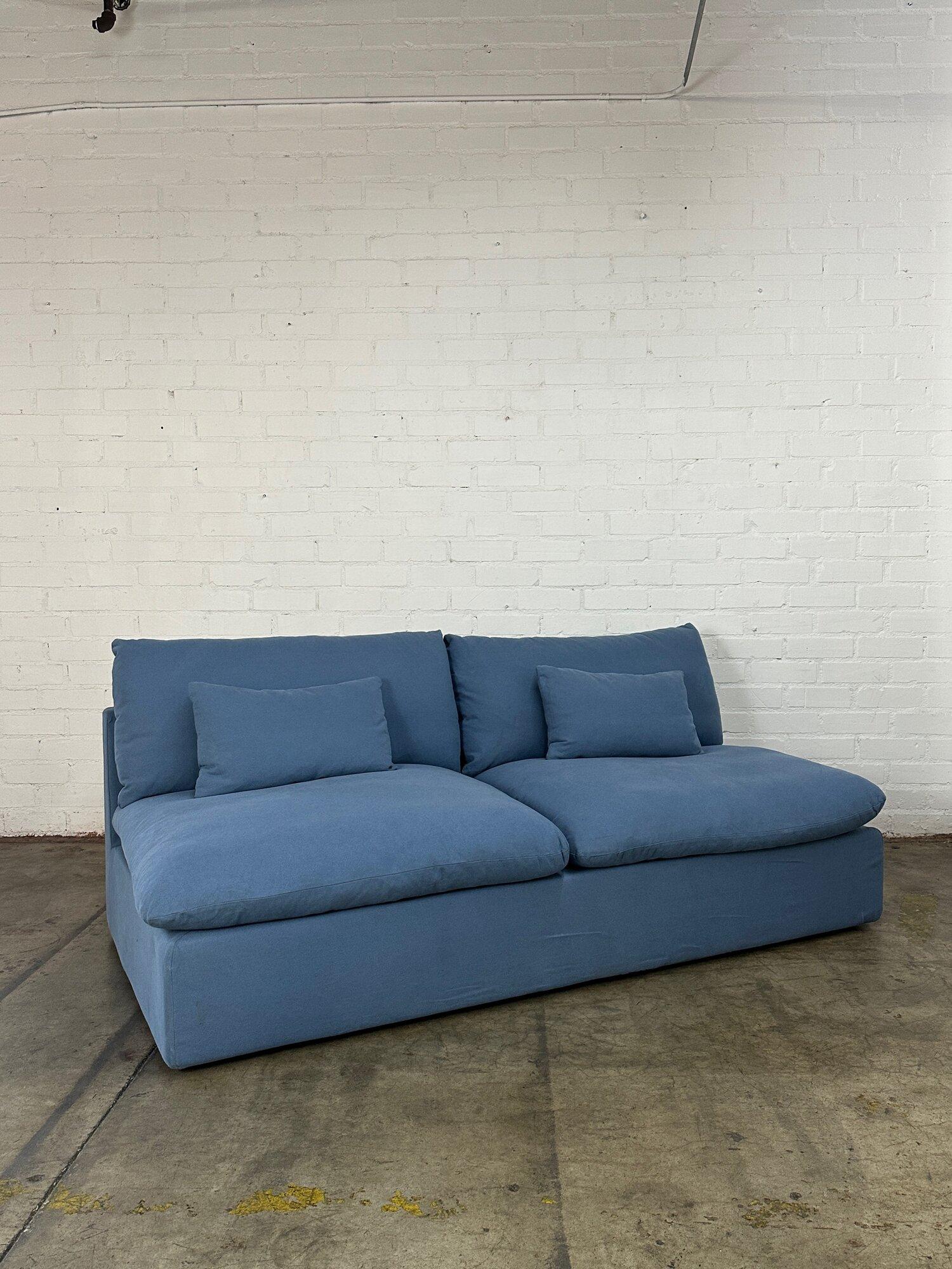 Contemporary Sofa in Hellblau - Separat erhältlich (Baumwolle) im Angebot