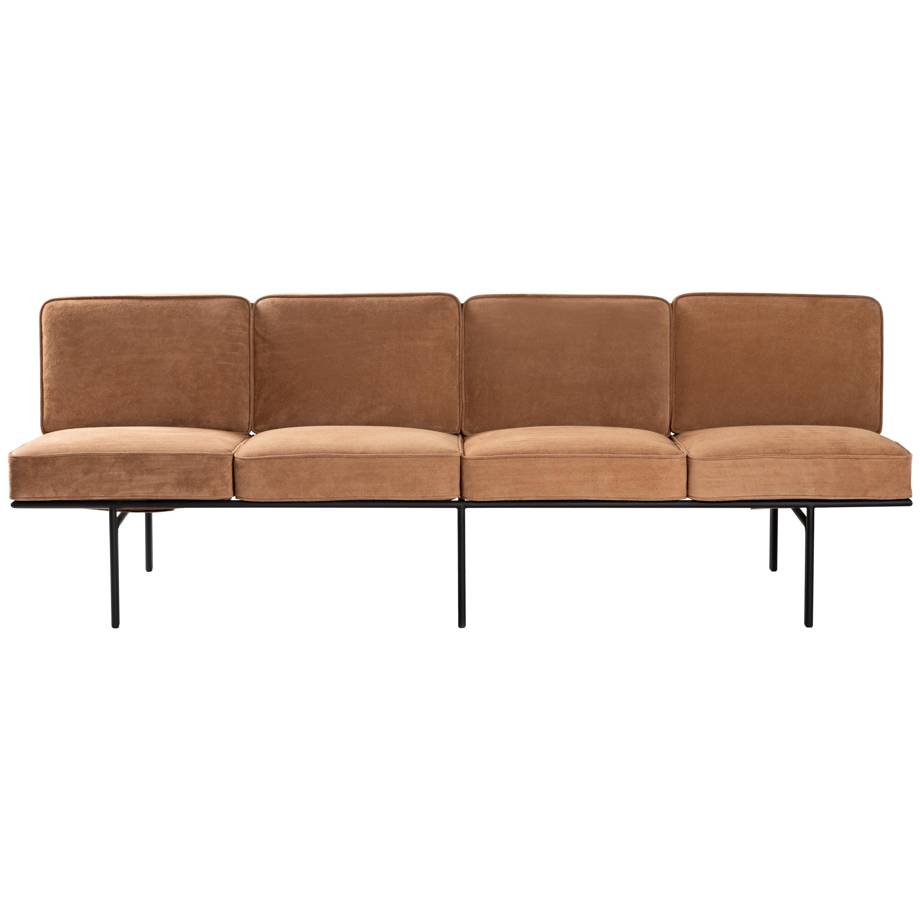 Minimalistisches Sofa  Deia von Samuel Lamas im Angebot