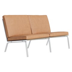 Zeitgenössisches Sofa „MAN“ von Norr11, Zweisitzer, Dünen, Kamel