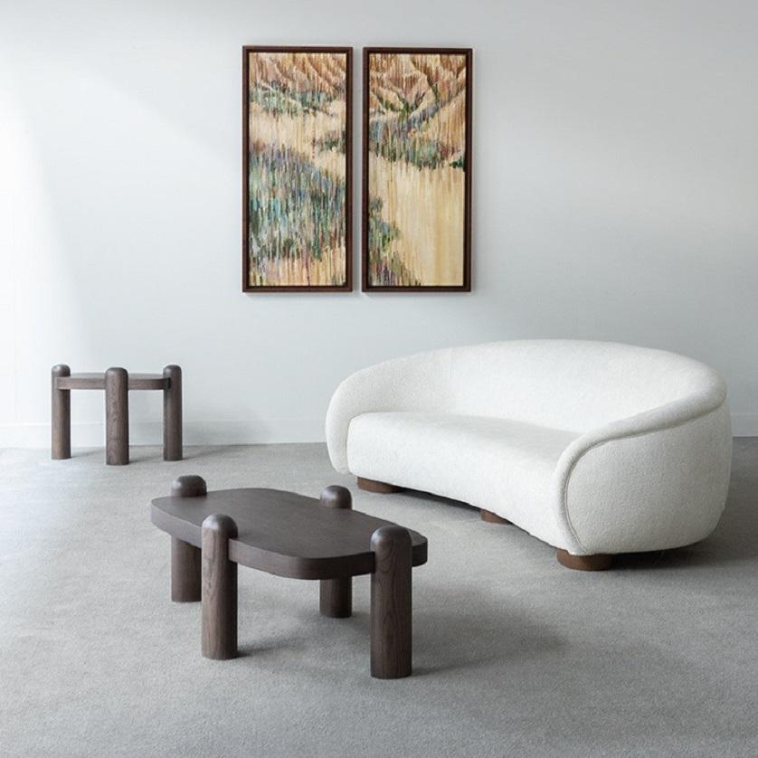 Contemporary Sofa mit Bouclé-Stoffen und Holzgestell im Zustand „Neu“ im Angebot in New York, NY