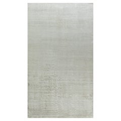 Tappeto contemporaneo solido beige fatto a mano in seta e lana di Doris Leslie Blau
