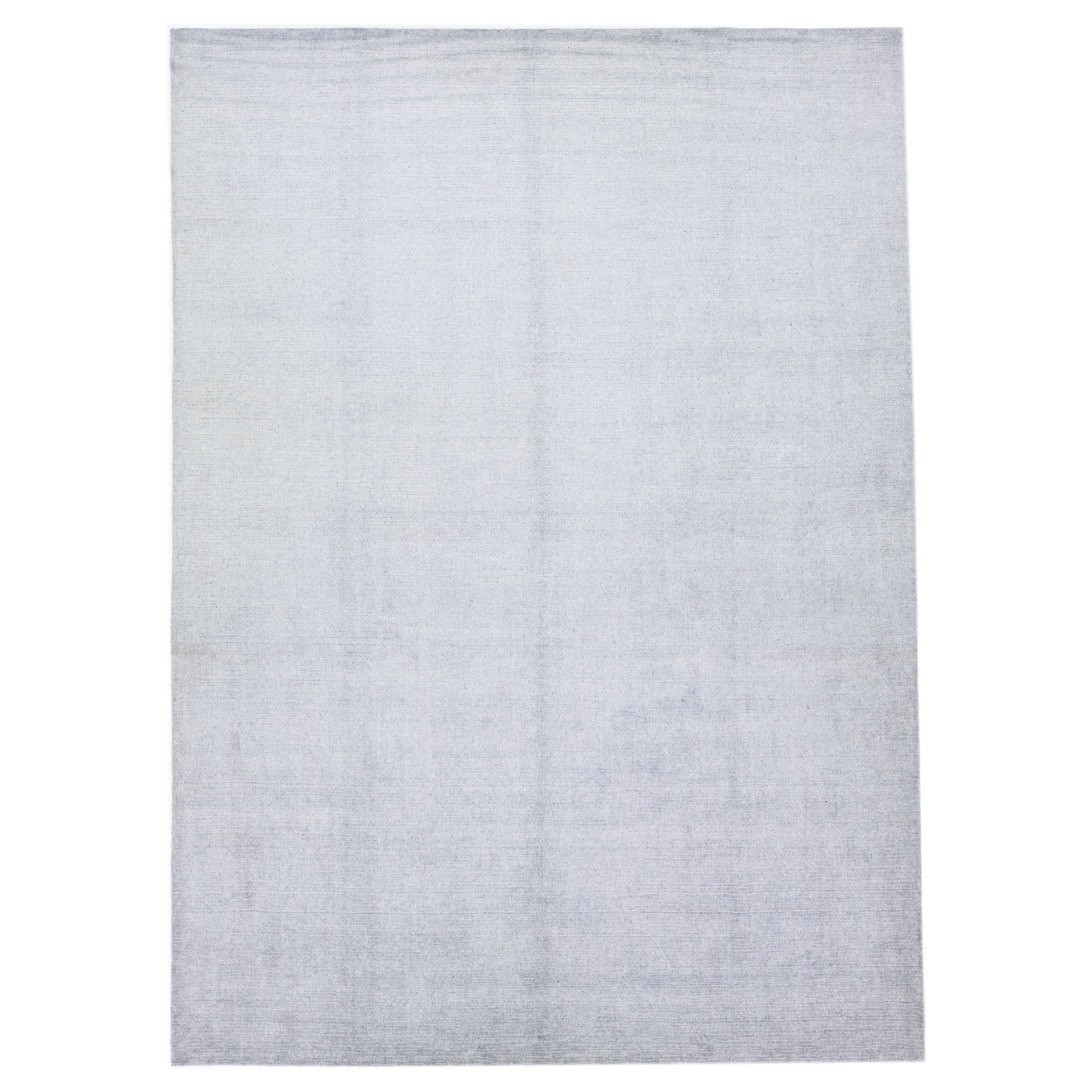 Tapis contemporain en laine et soie, gris uni, fait main