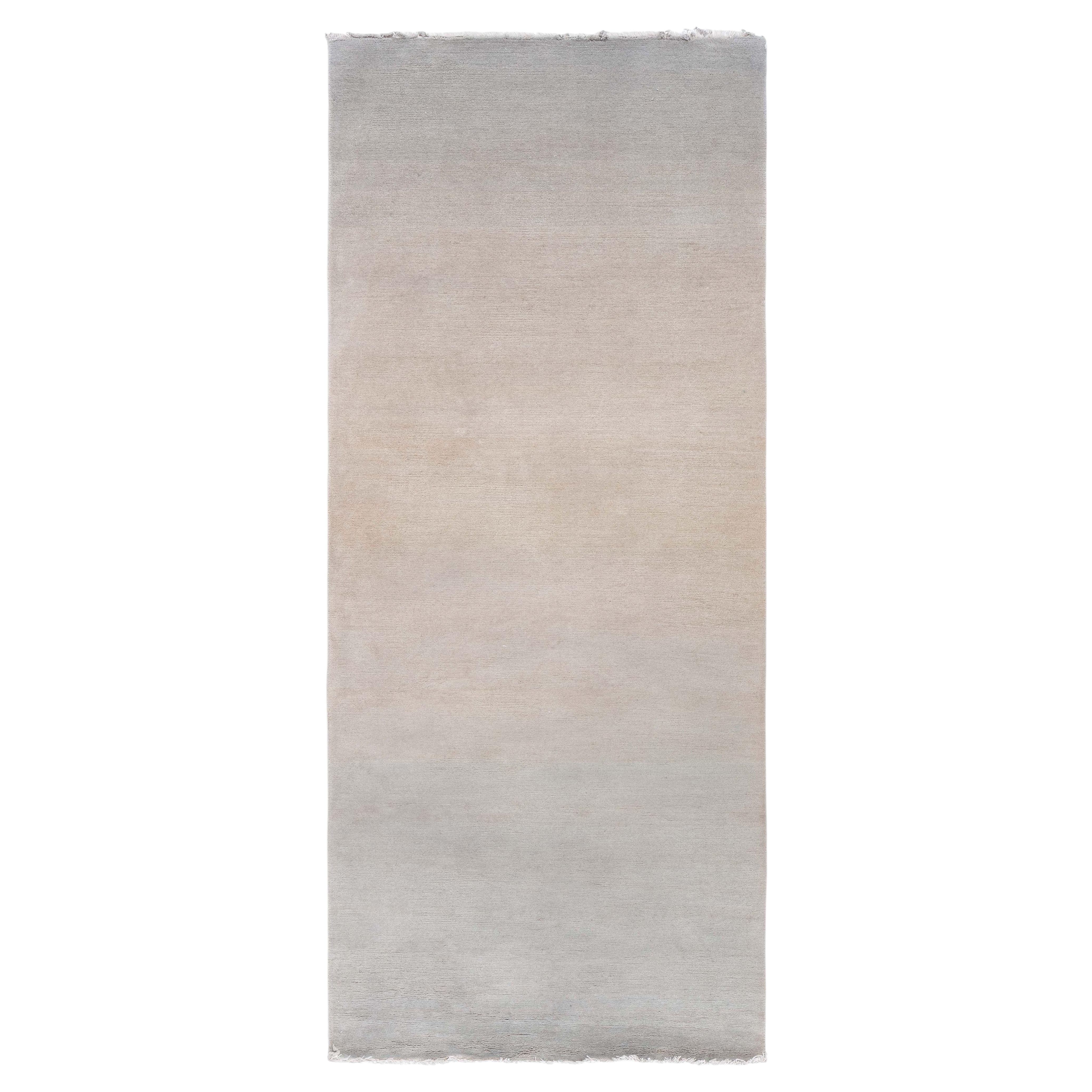 Tapis de table contemporain uni gris clair « Silica Mist » de Doris Leslie Blau